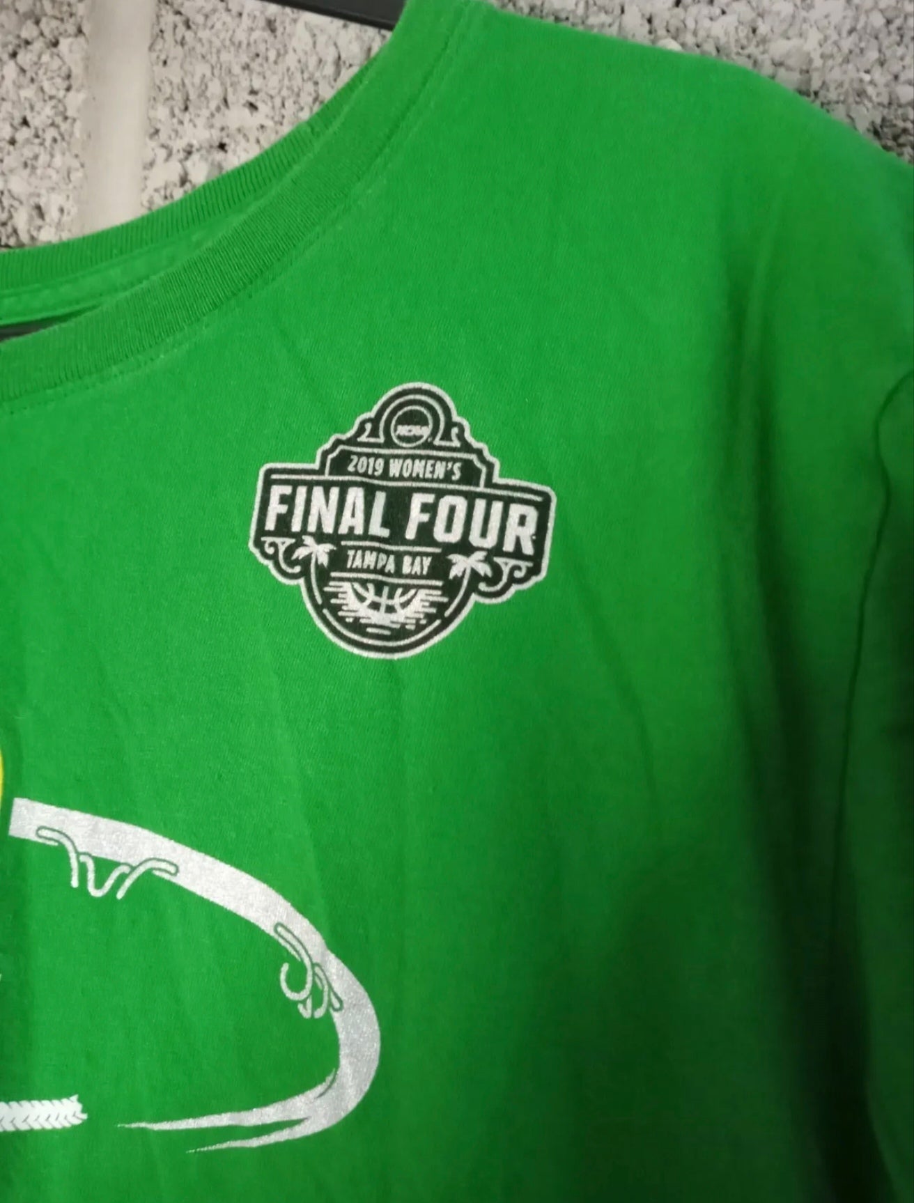 Women's Nike Oregon Ducks NCAA Basketball final four t shirt, Green, Size Large