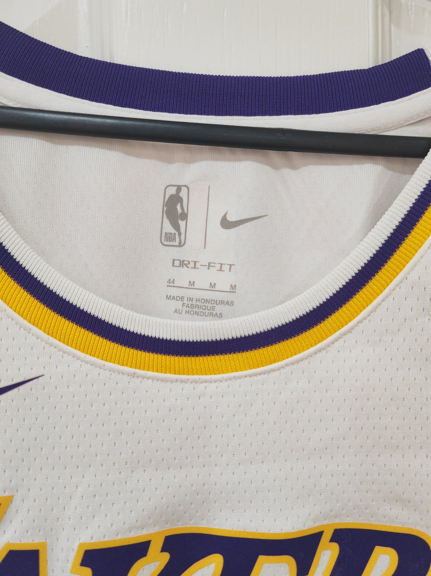 Nike Los Angeles Lakers Association Edition Jersey, #6 James, White, Size Medium