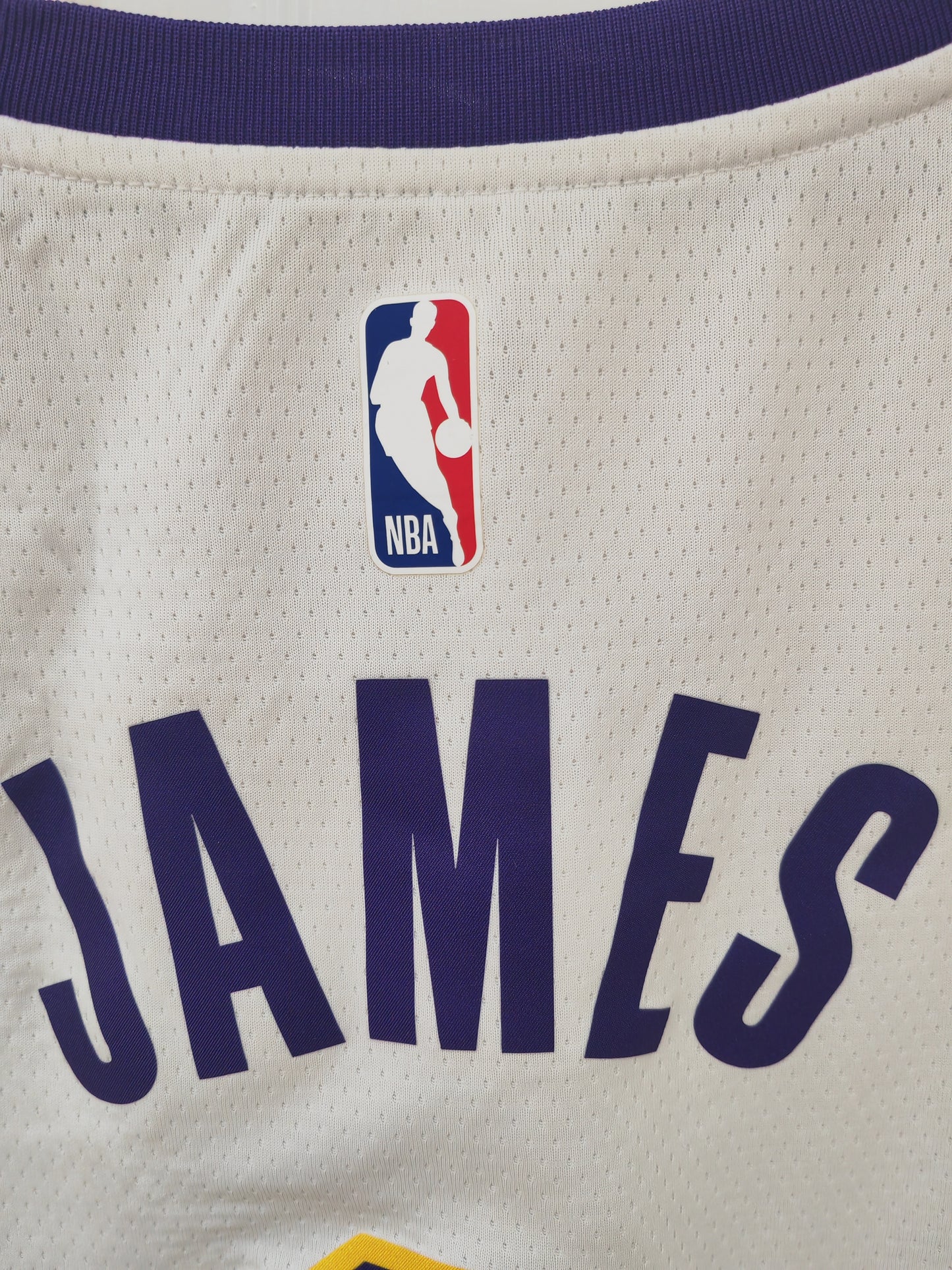 Nike Los Angeles Lakers Association Edition Jersey, #6 James, White, Size Medium