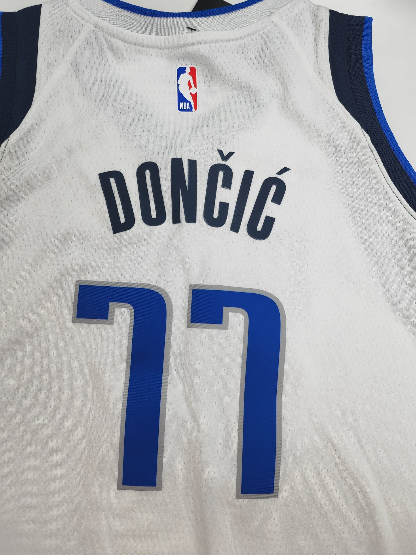 Youth Nike Dallas Mavericks Swingman NBA Jersey, #77 Doncic, White, Size YXL