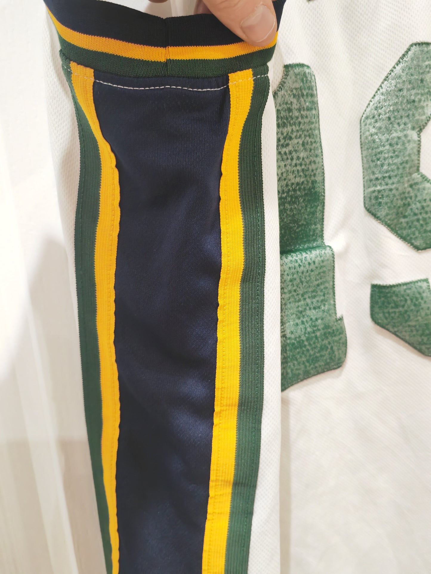 Adidas Utah Jazz NBA Basketball Jersey, #19 Bell, White, Size Medium