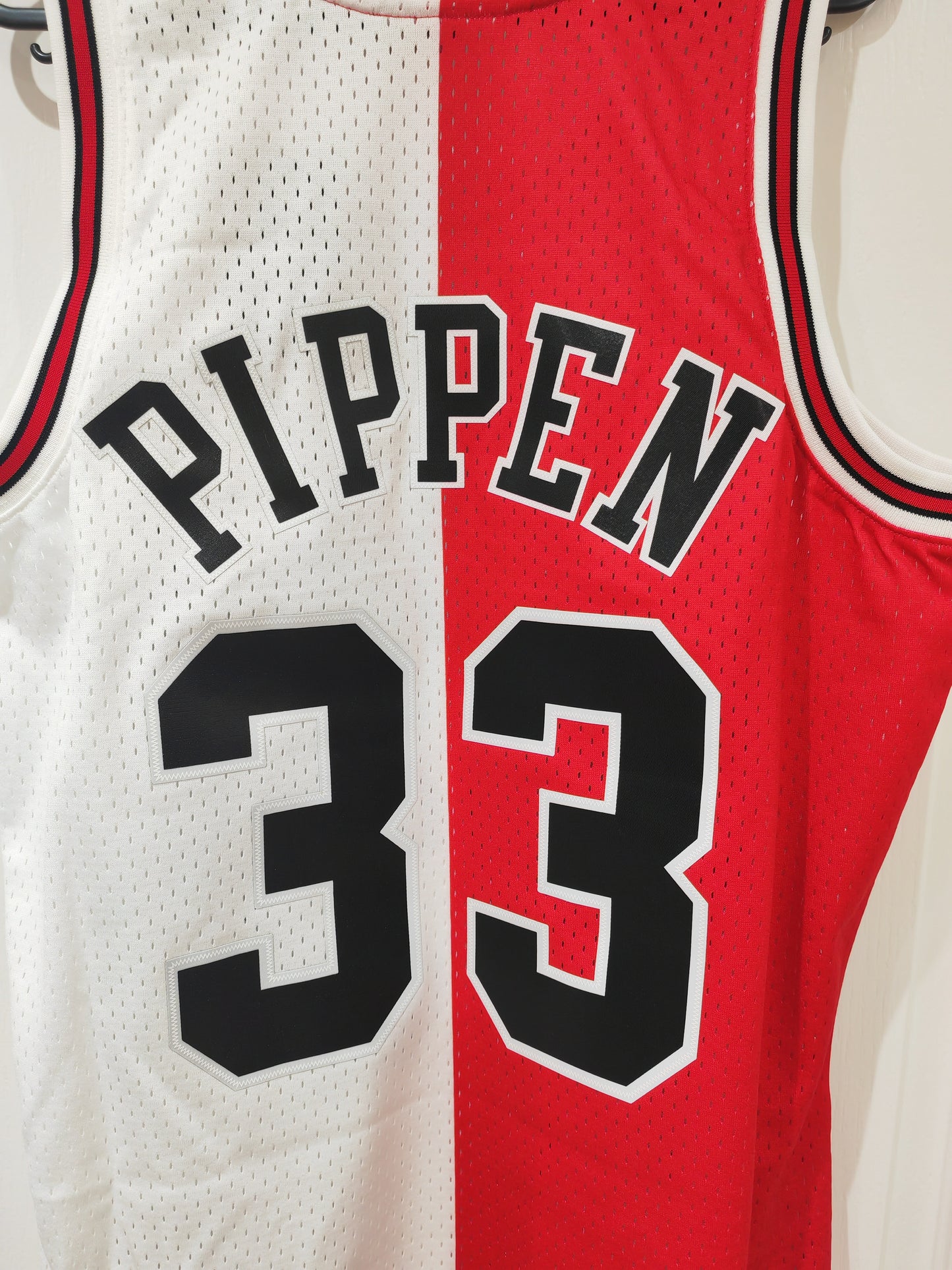 Mitchell & Ness Chicago Bulls Split 1997-98 NBA Jersey, #33 Pippen, Size Medium