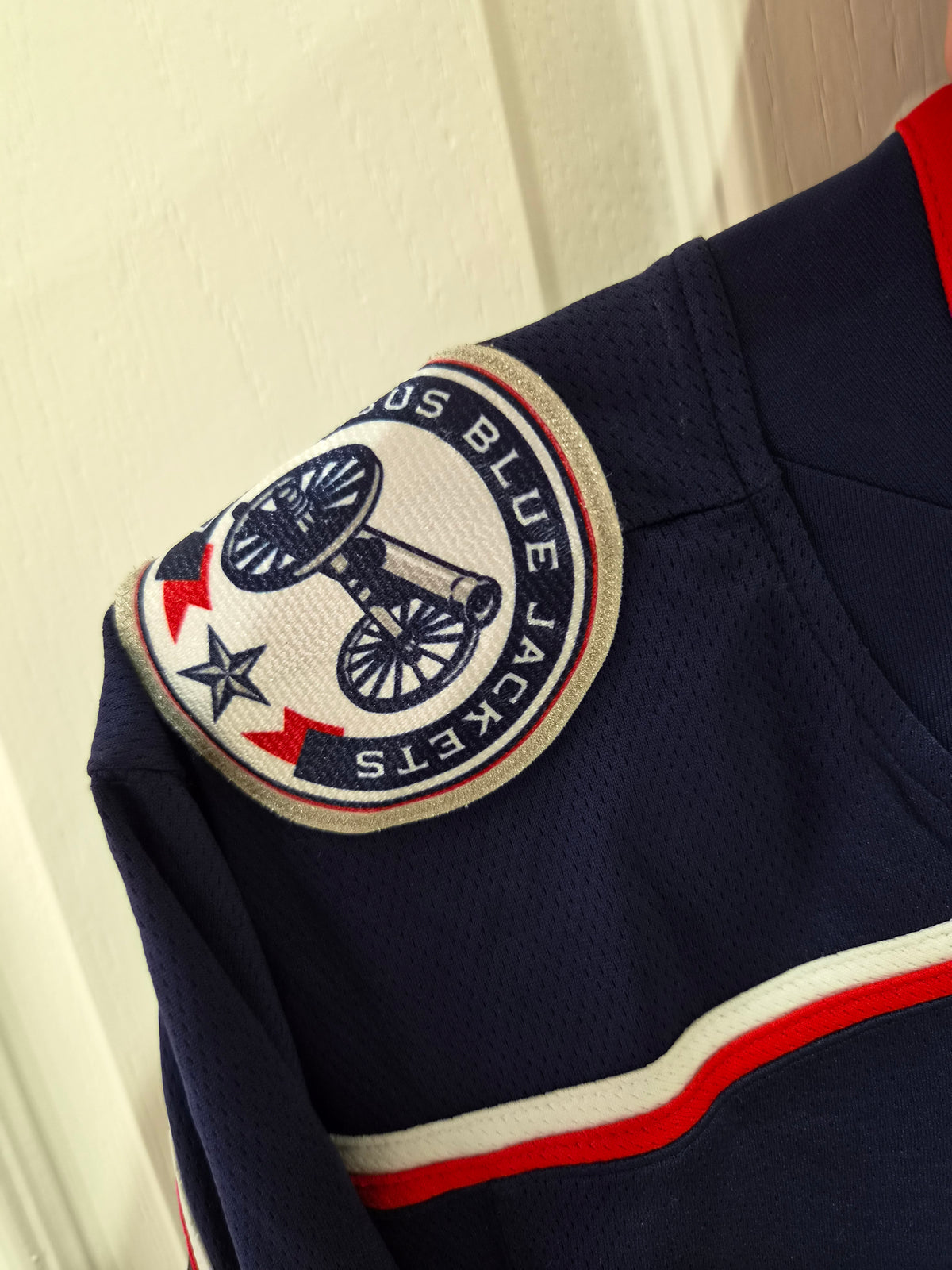 Fanatics Columbus Blue Jackets NHL Hockey Jersey, Navy, Size Small