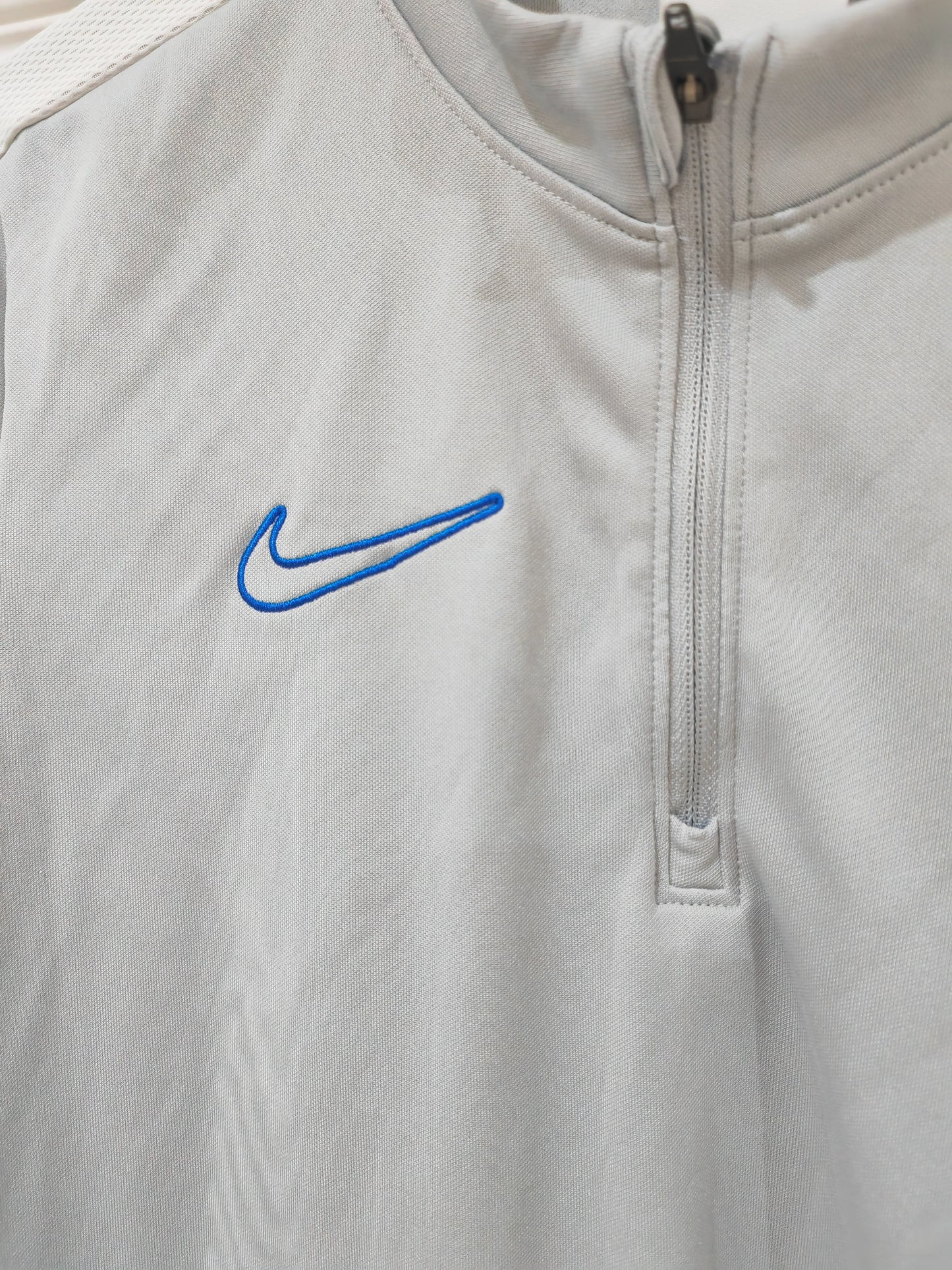 Youth Nike 1/4 Zip Long Sleeve Sports Training Top, Grey, Size Youth Medium