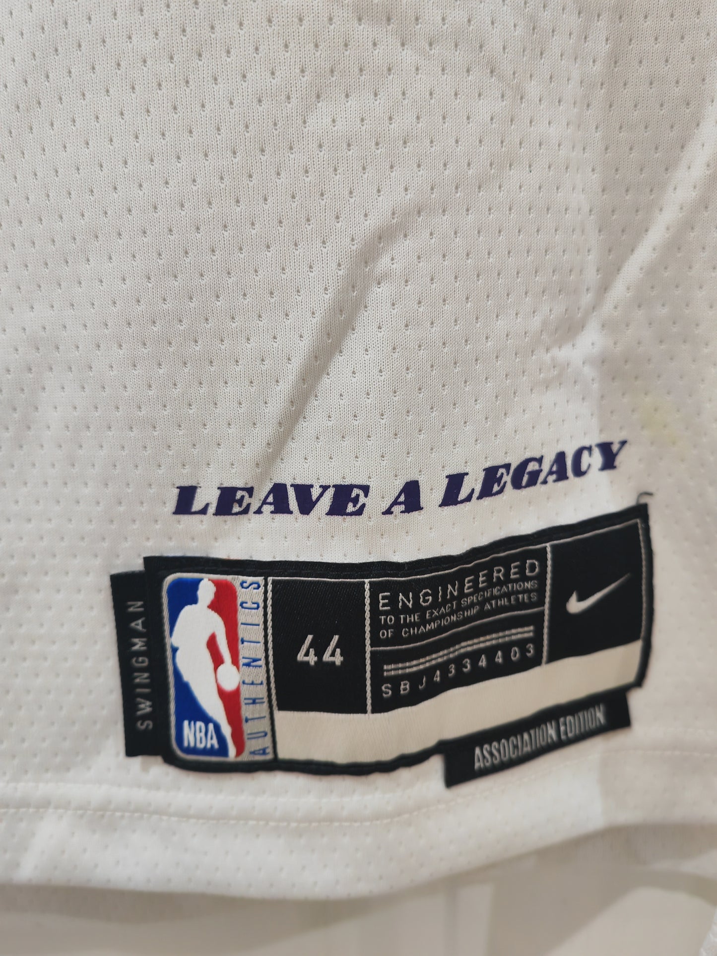 Nike Los Angeles Lakers Association Edition Jersey, #6 James, White, Size Medium