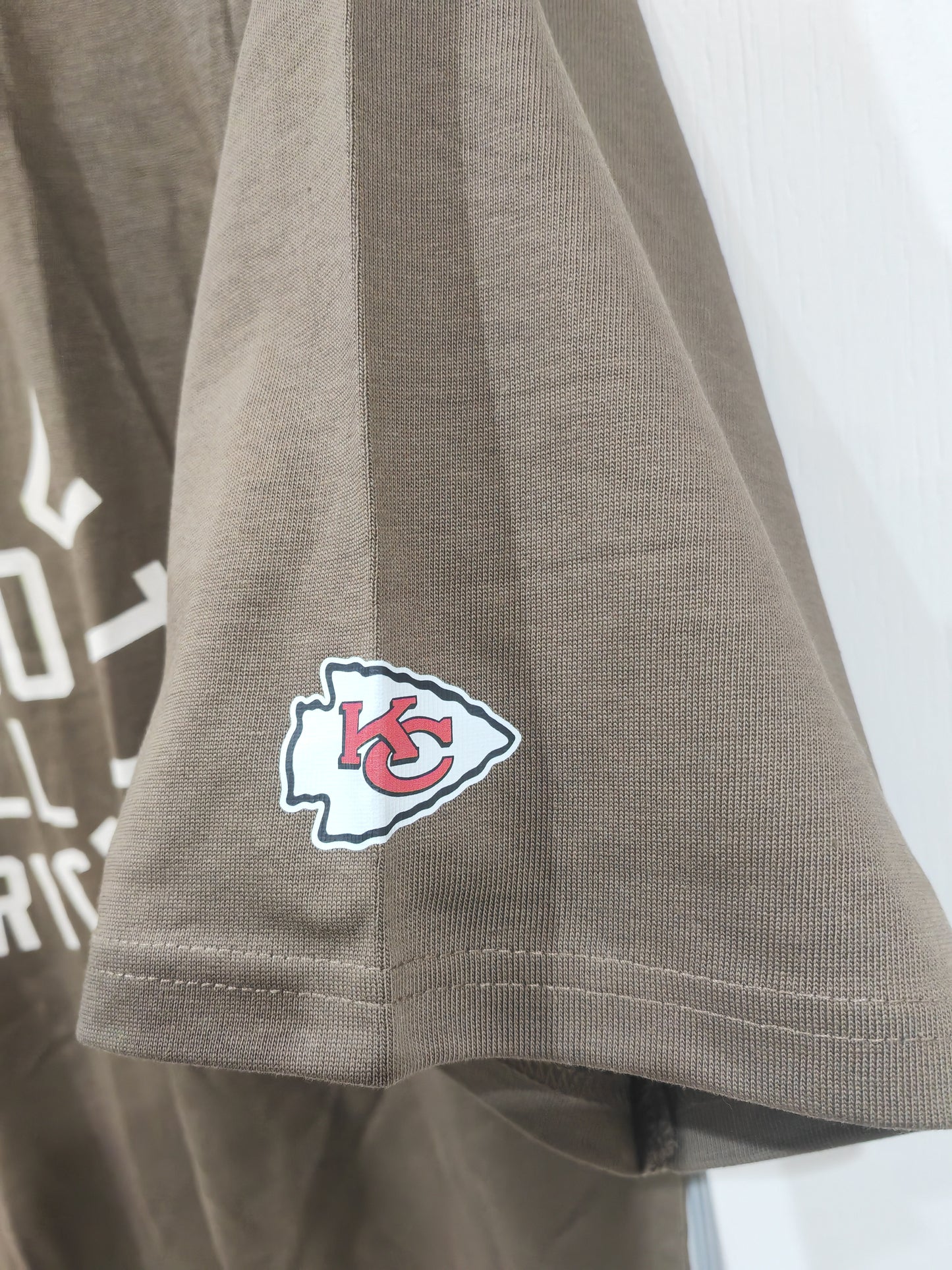 NFL Peace Collective Kansas City Chiefs Shirt Sleeve T Shirt, Brown, Size XL