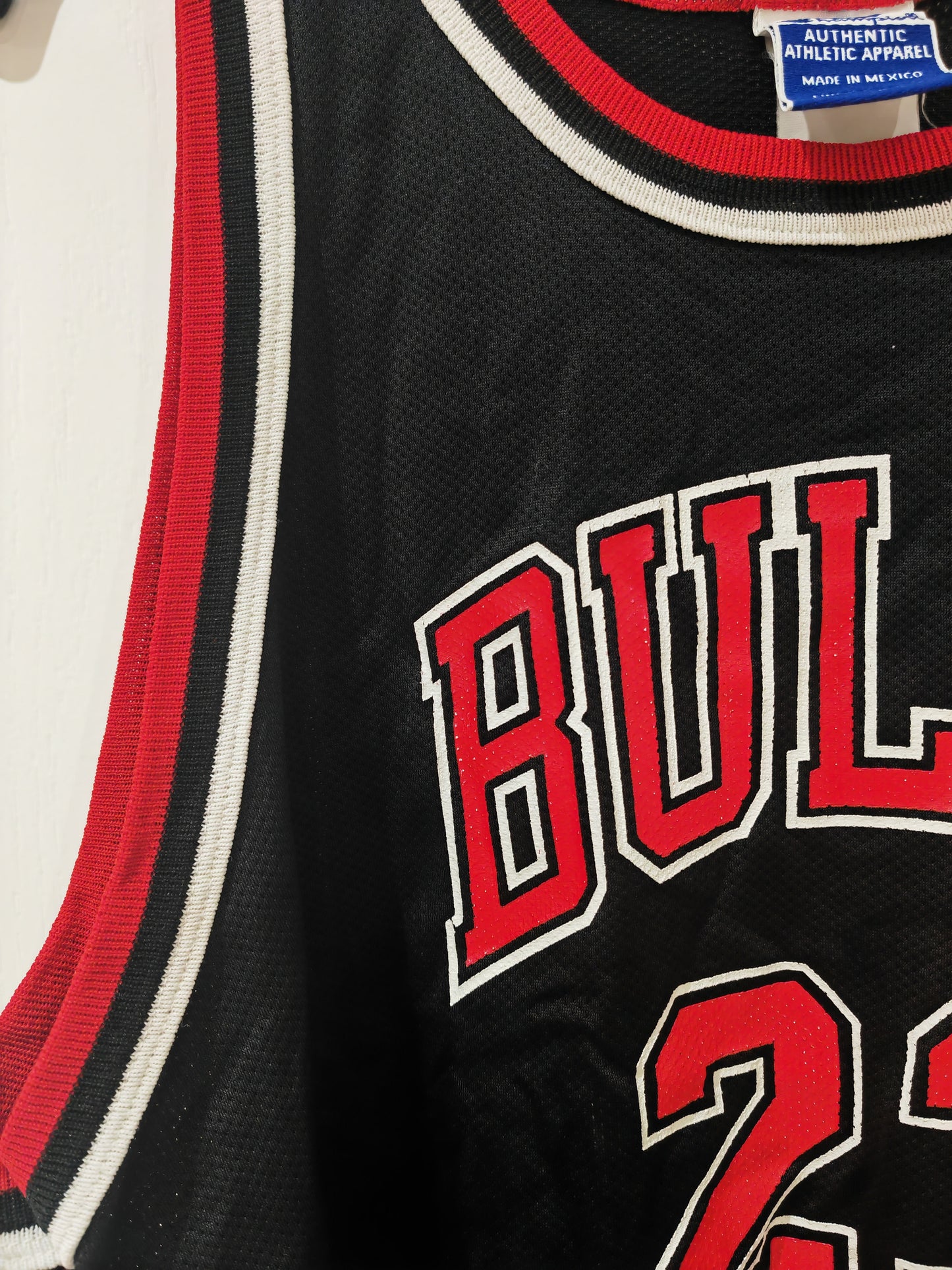 Youth Champion Chicago Bulls NBA Jersey, #23 Jordan, Black, Size Youth XL