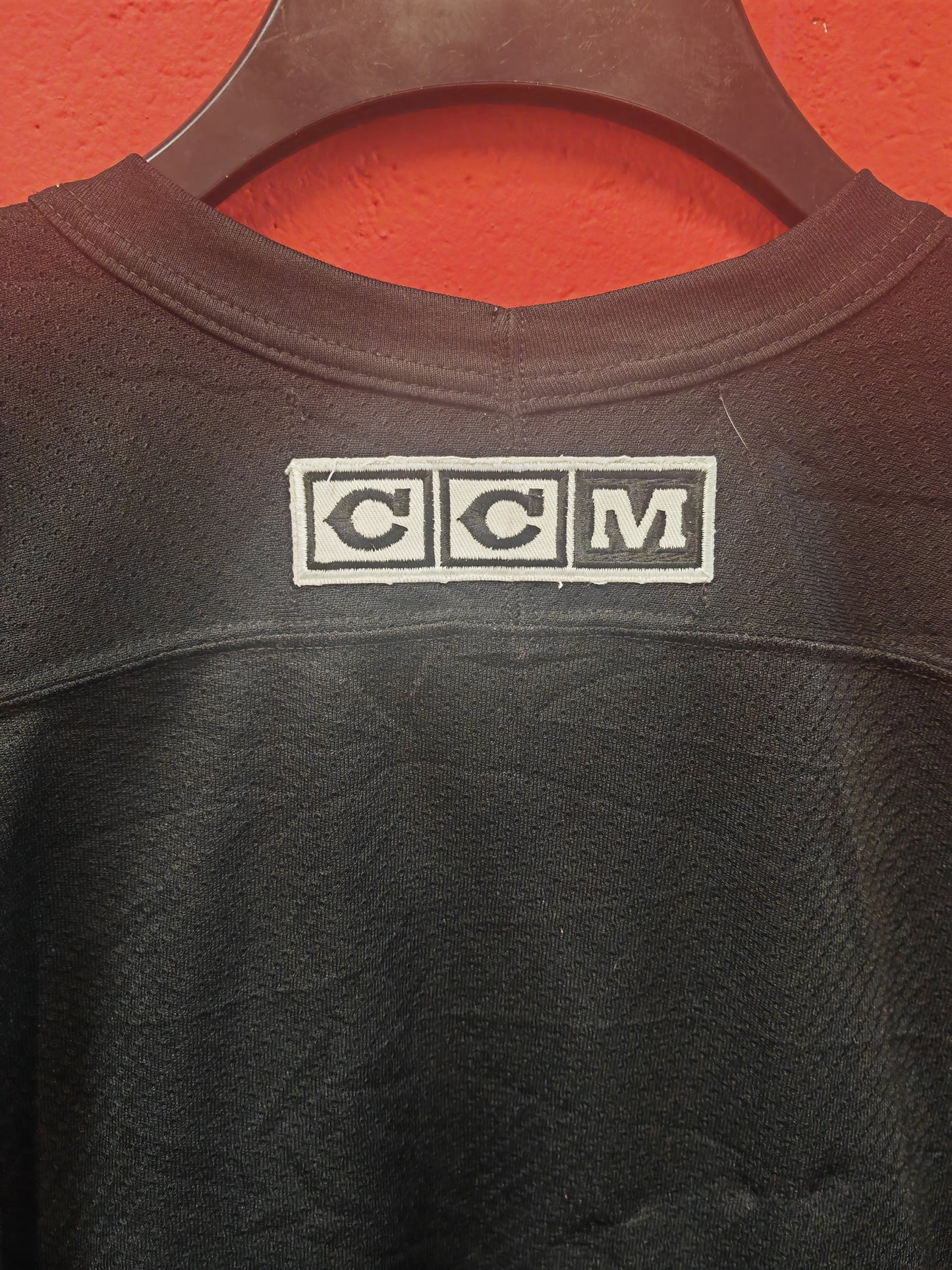CCM Detroit Red Wings NHL Center Ice Warm Up/Training Jersey, Black, Size Large