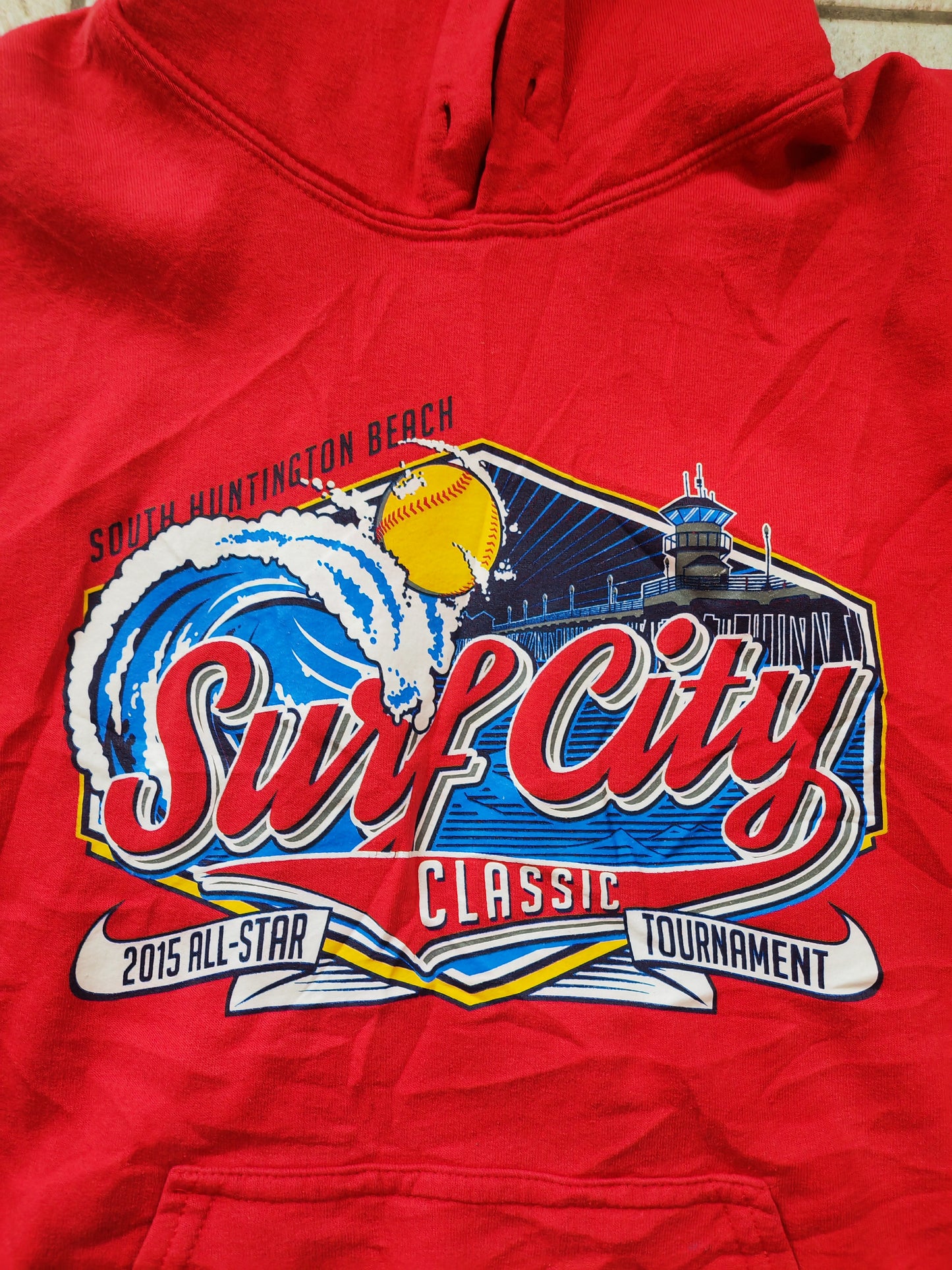 Gildan 2015 All Star Surf Tournament Pullover Hoodie, Red, Size Medium