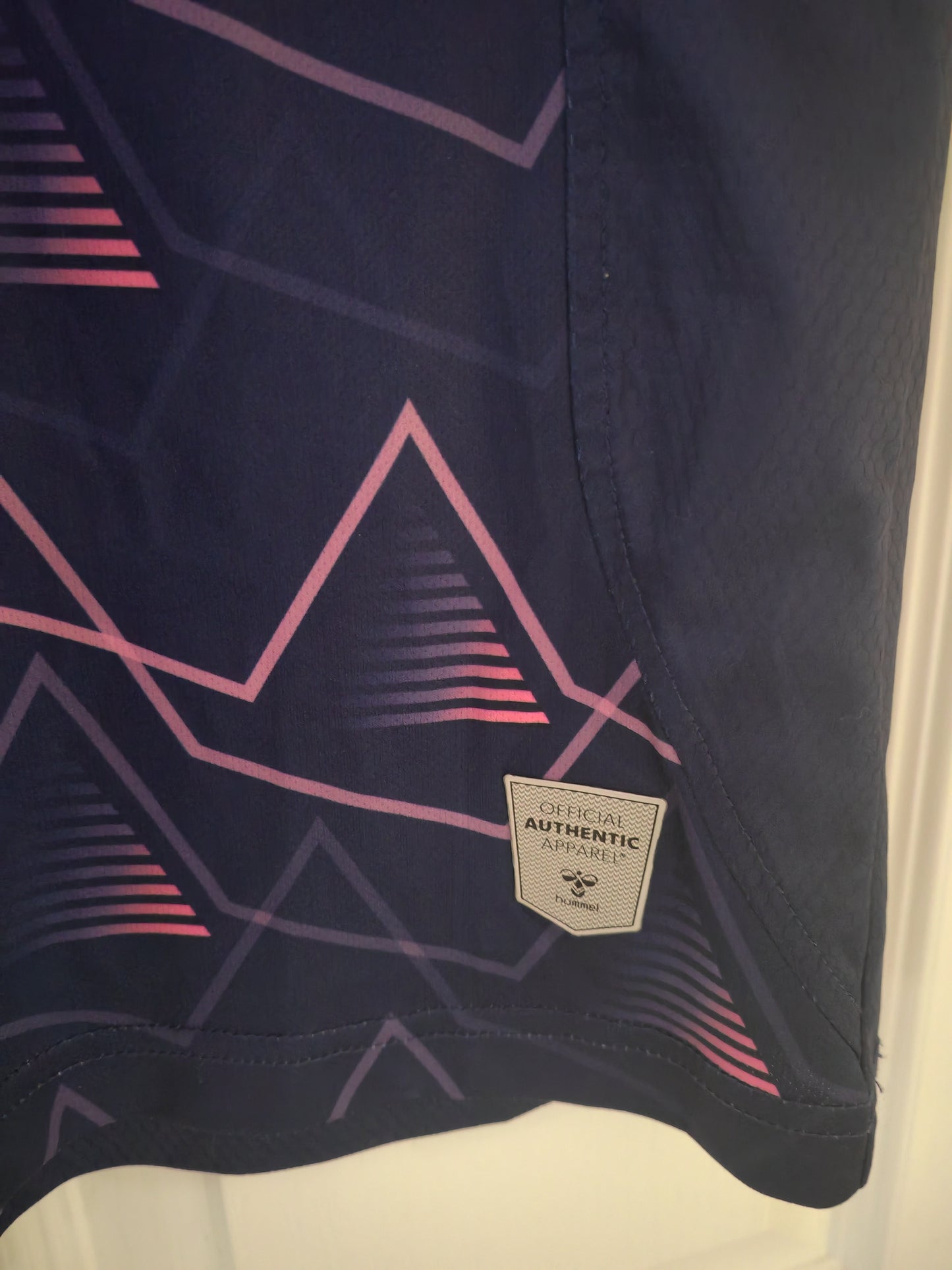 Hummel Everton FC Training/Warm Up Shirt, Navy/Pink, Size XL