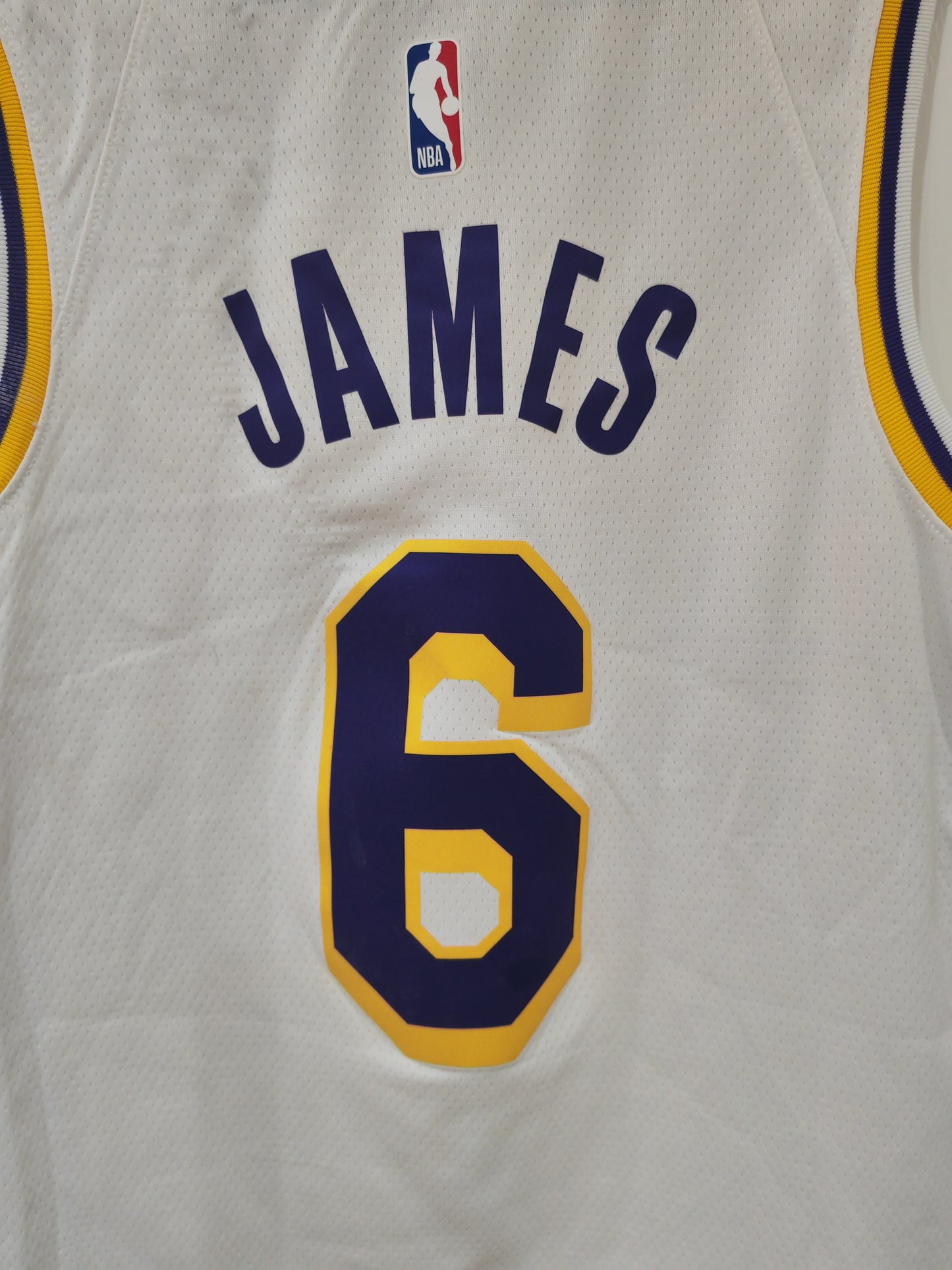 Nike Los Angeles Lakers Association Edition Jersey, #6 James, White, Size Medium