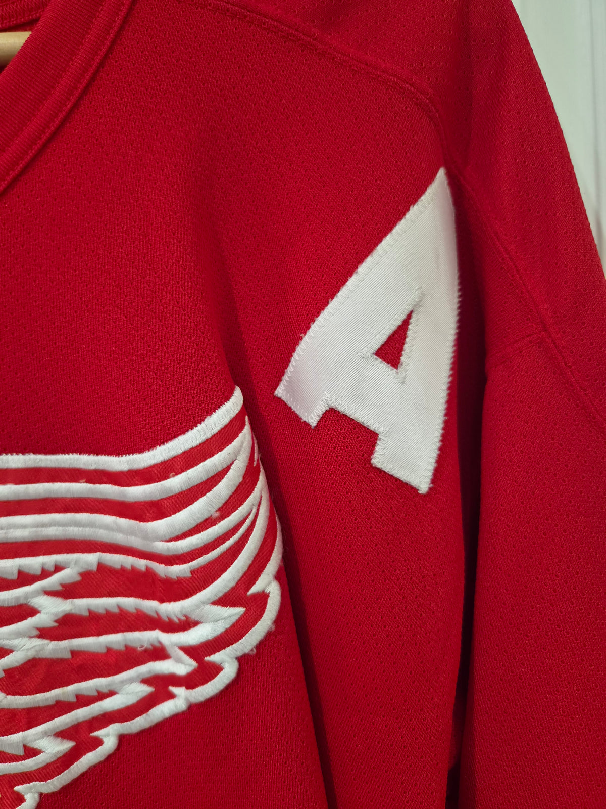 Starter Detroit Red Wings NHL Hockey Jersey, #77 Coffey, Red, Size XL