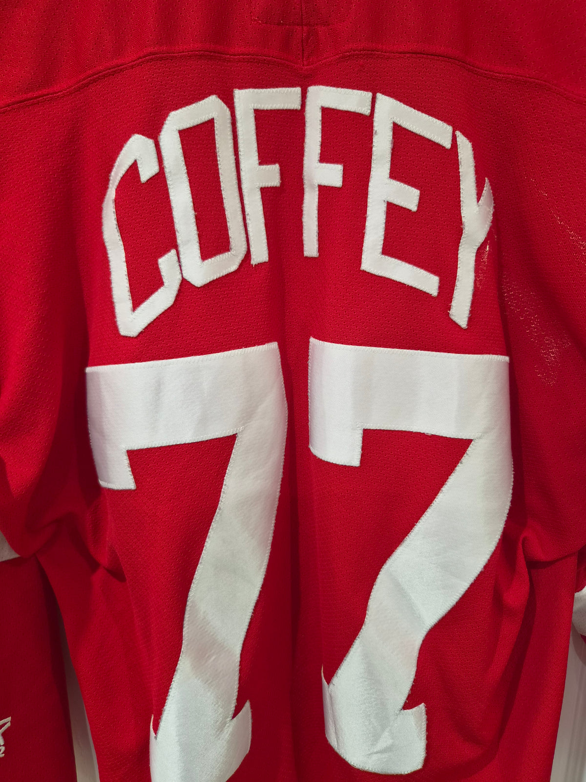 Starter Detroit Red Wings NHL Hockey Jersey, #77 Coffey, Red, Size XL