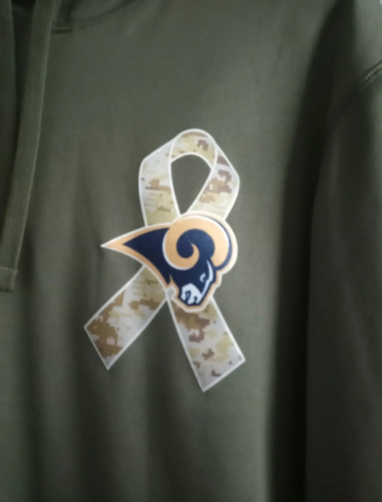 Nike Los Angeles Rams NFL Salute to Service pull over hoodie, camo green, size Small