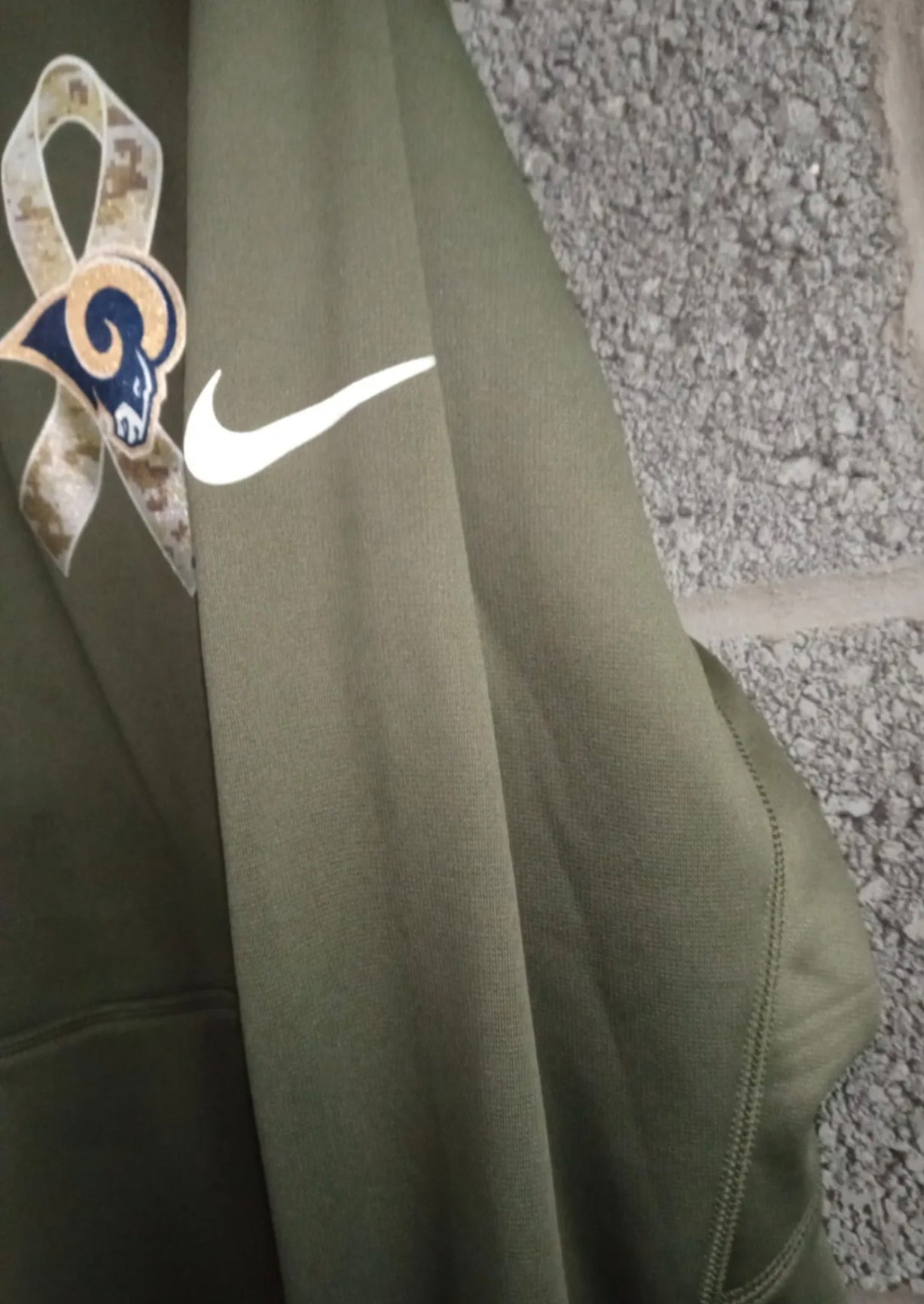 Nike Los Angeles Rams NFL Salute to Service pull over hoodie, camo green, size Small