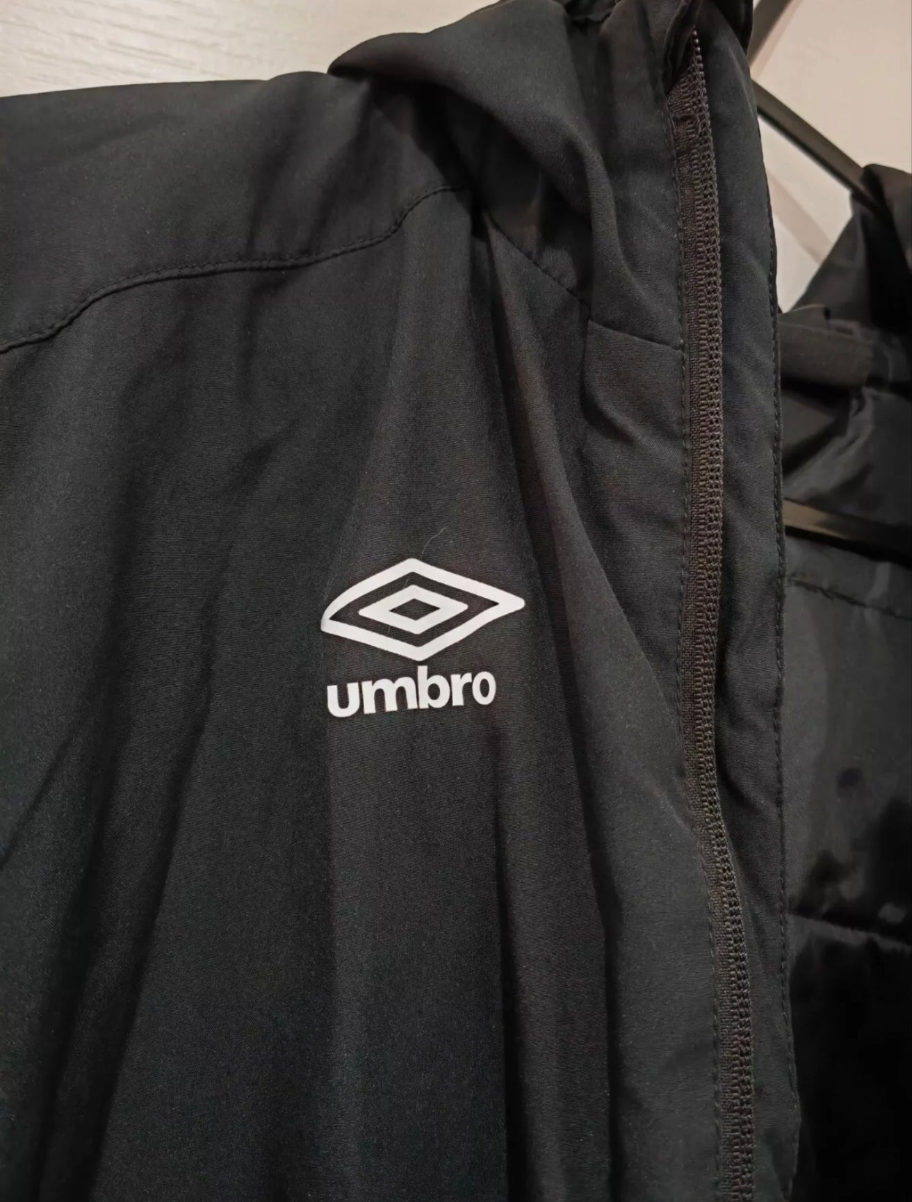 Youth Umbro Burnley Football Club Long Coat, Black, Size YXL, Broken Zip