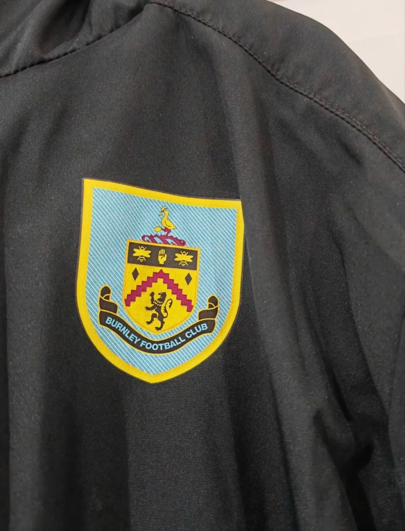 Youth Umbro Burnley Football Club Long Coat, Black, Size YXL, Broken Zip