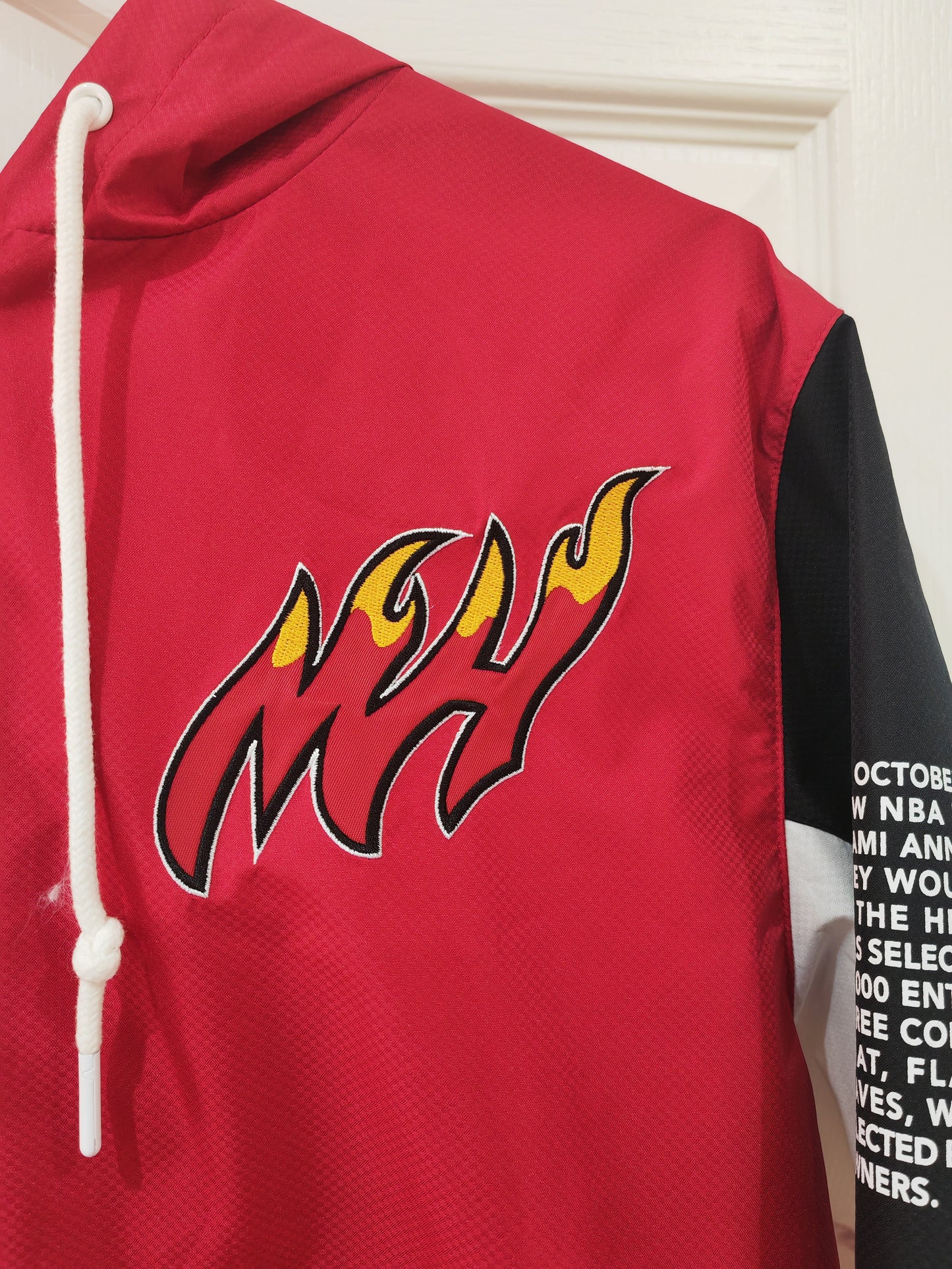 Mitchell & Ness Miami Heat 2006 NBA Finals 1/2 Zip Pullover Windbreaker Jacket,Size Small