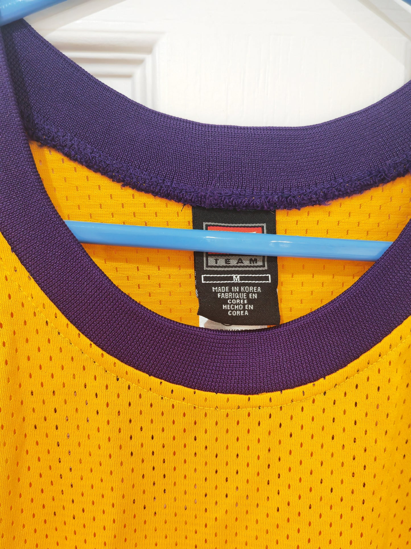 Youth Nike Los Angeles Lakers NBA Jersey, #8 Bryant, Yellow, Size Youth Medium+2 length