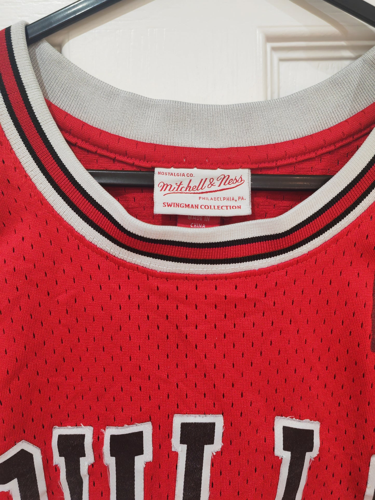 Mitchell & Ness Chicago Bulls NBA Jersey, #33 Pippen, Red, Size Medium