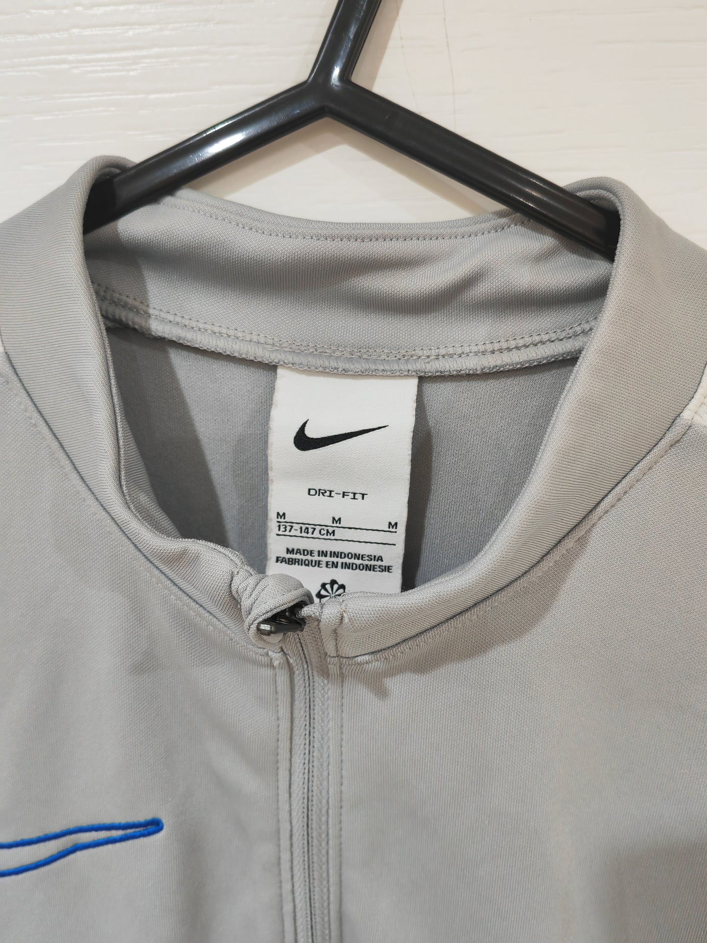 Youth Nike 1/4 Zip Long Sleeve Sports Training Top, Grey, Size Youth Medium