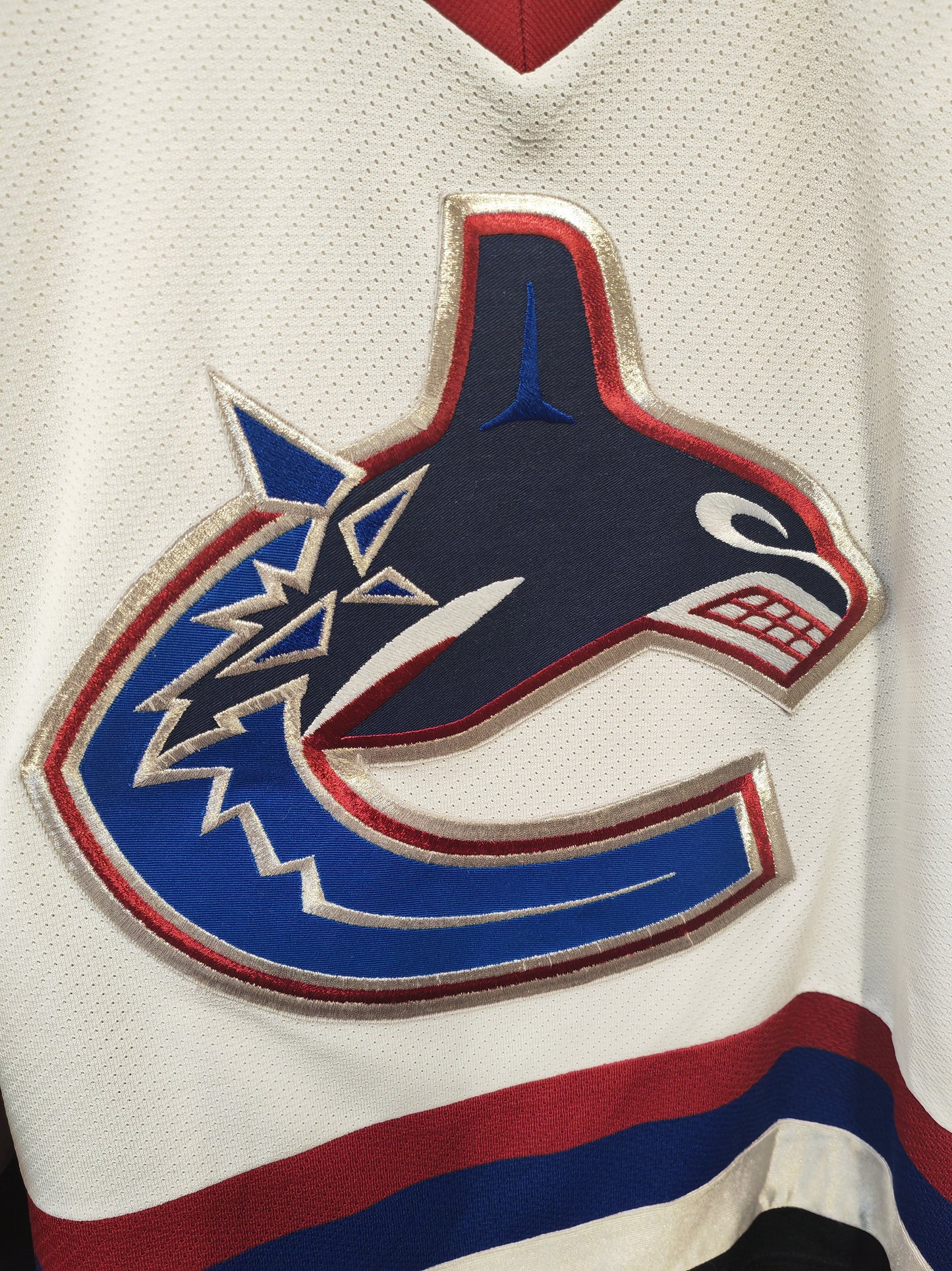 CCM Vancouver Canucks NHL Jersey, White. Size Medium