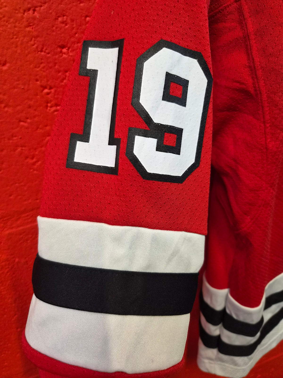 Youth NHL Chicago Blackhawks Ice Hockey Jersey, #19 Toews. Red, Size YS/M