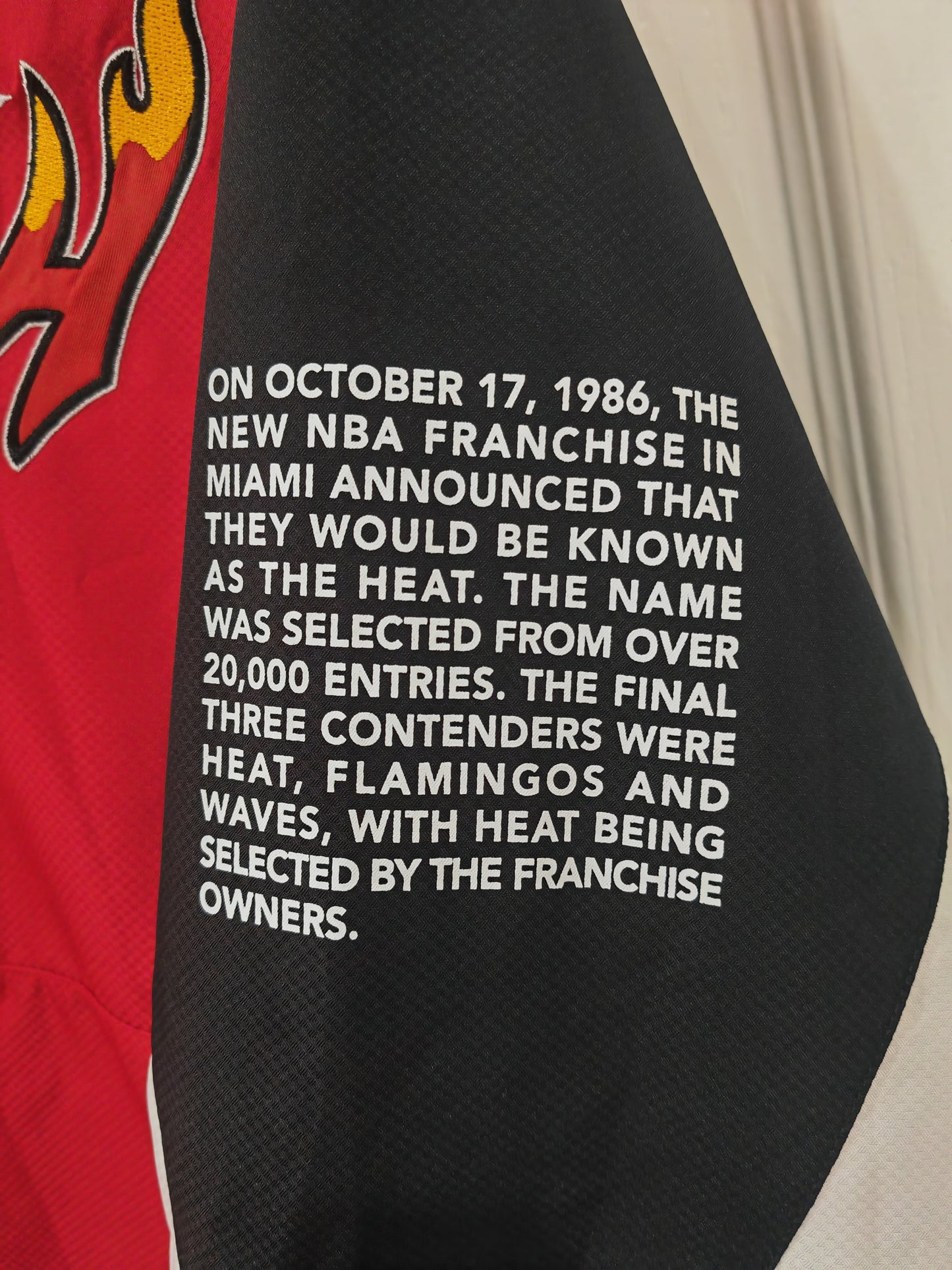 Mitchell & Ness Miami Heat 2006 NBA Finals 1/2 Zip Pullover Windbreaker Jacket,Size Small
