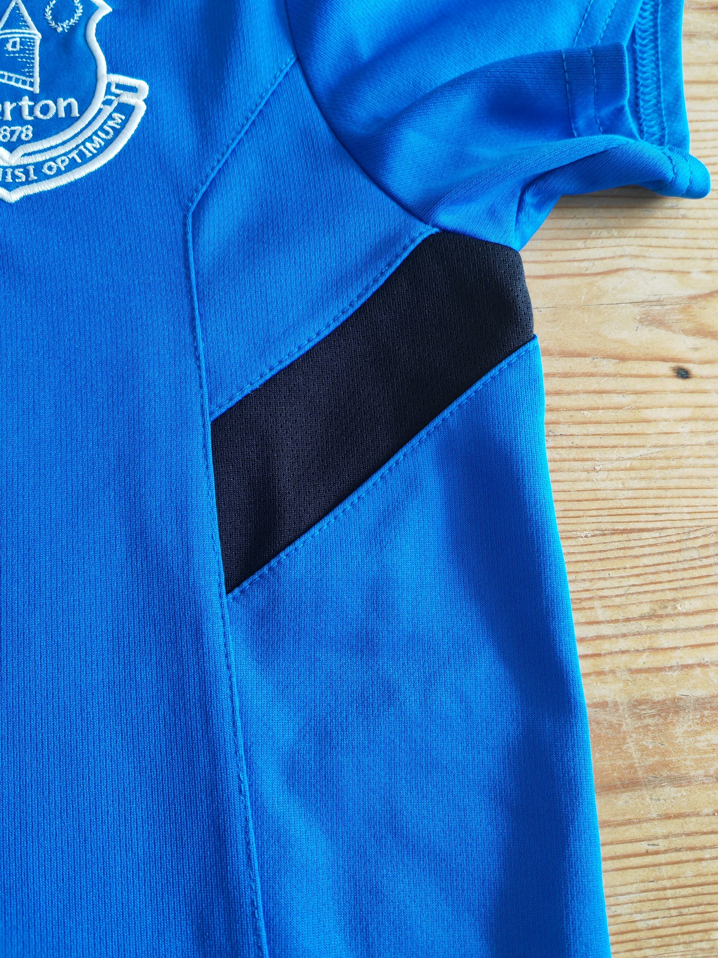 Youth Umbro Everton FC training Shirt, Blue, Size YM