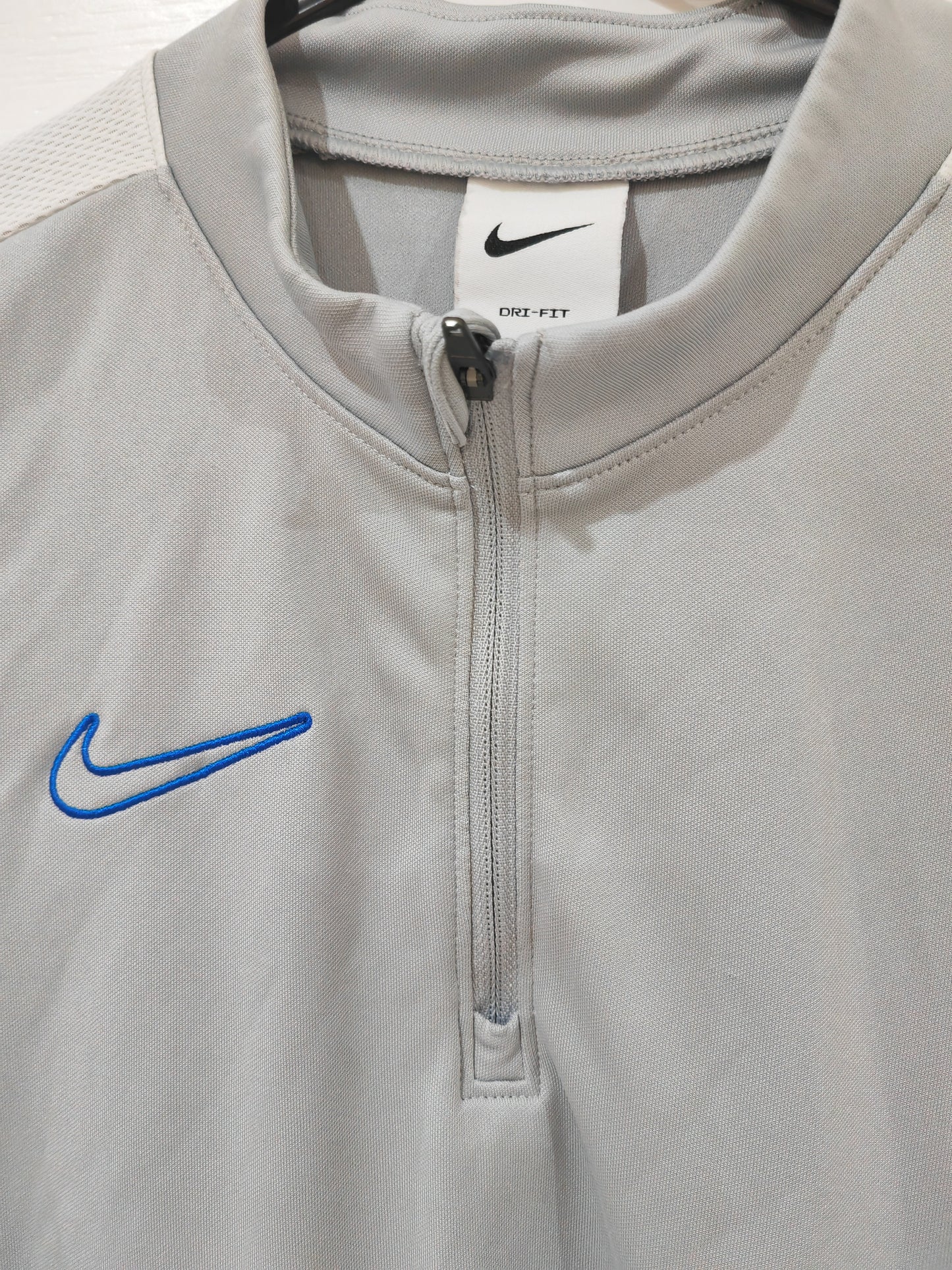 Youth Nike 1/4 Zip Long Sleeve Sports Training Top, Grey, Size Youth Medium