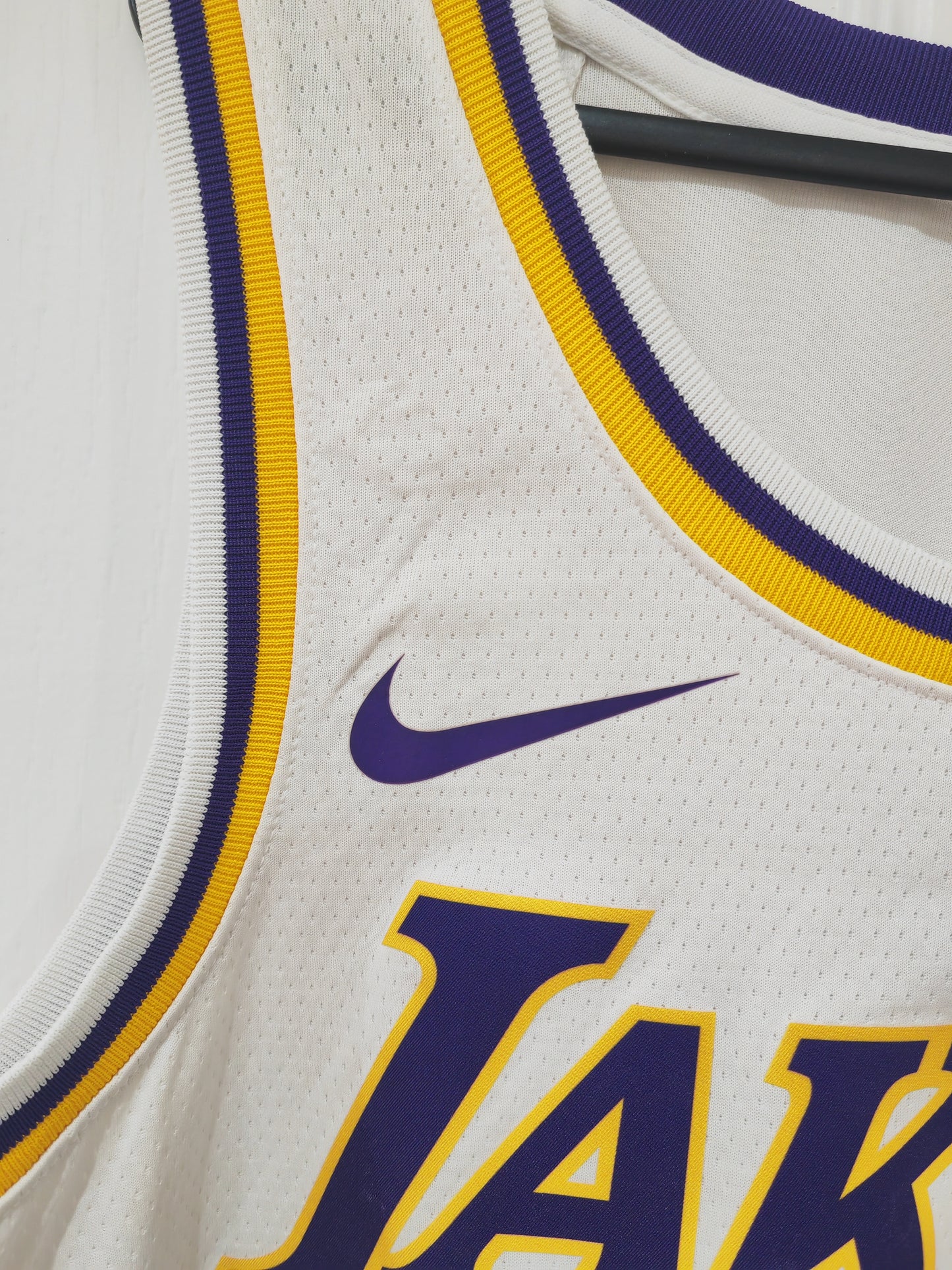 Nike Los Angeles Lakers Association Edition Jersey, #6 James, White, Size Medium