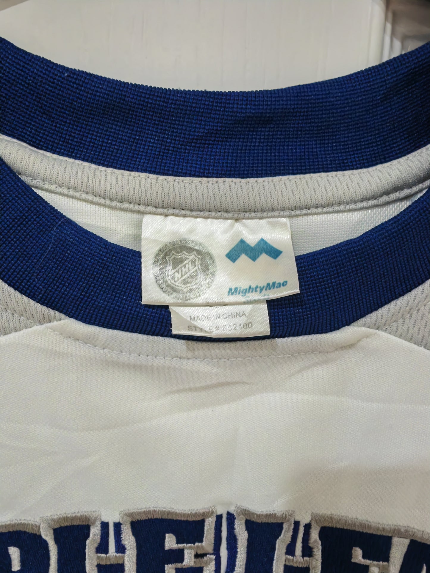 NHL Toronto Maple Leafs Long Sleeve T Shirt, White, Size XL (Small Fit)