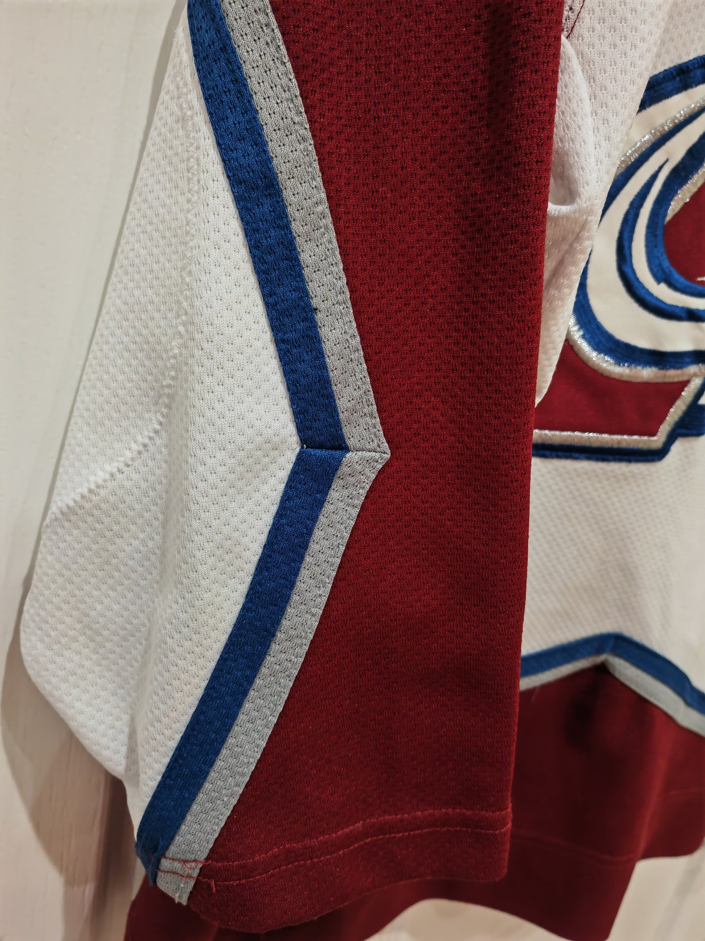 Starter Colorado Avalanche NHL Hockey Jersey, White, Size Medium