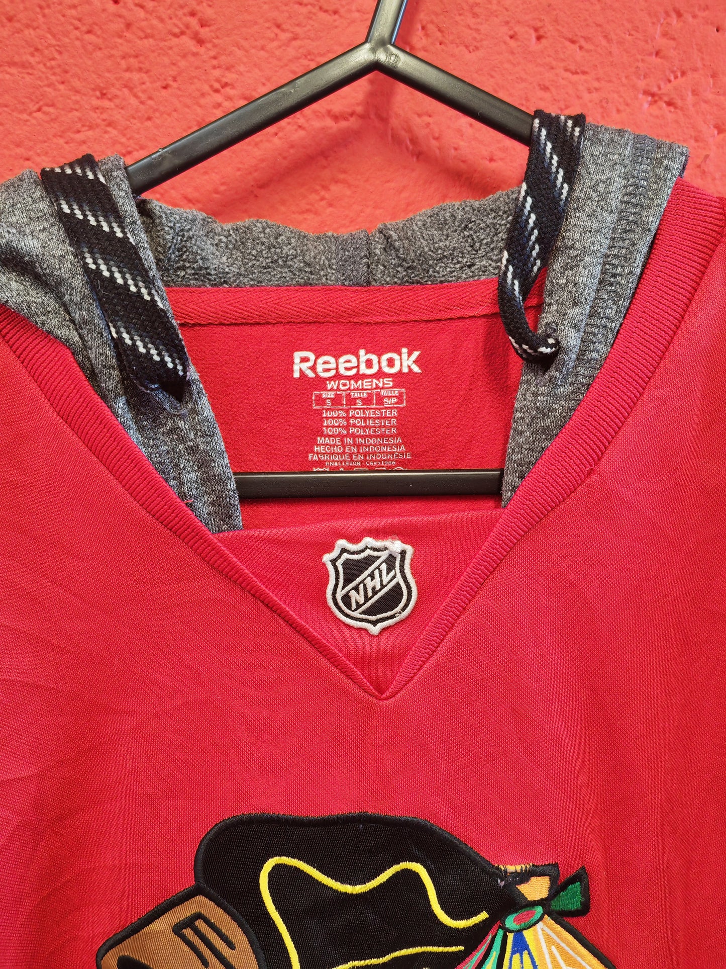 Women's Reebok Chicago Blackhawks Pullover Hoodie, Red, Size Small
