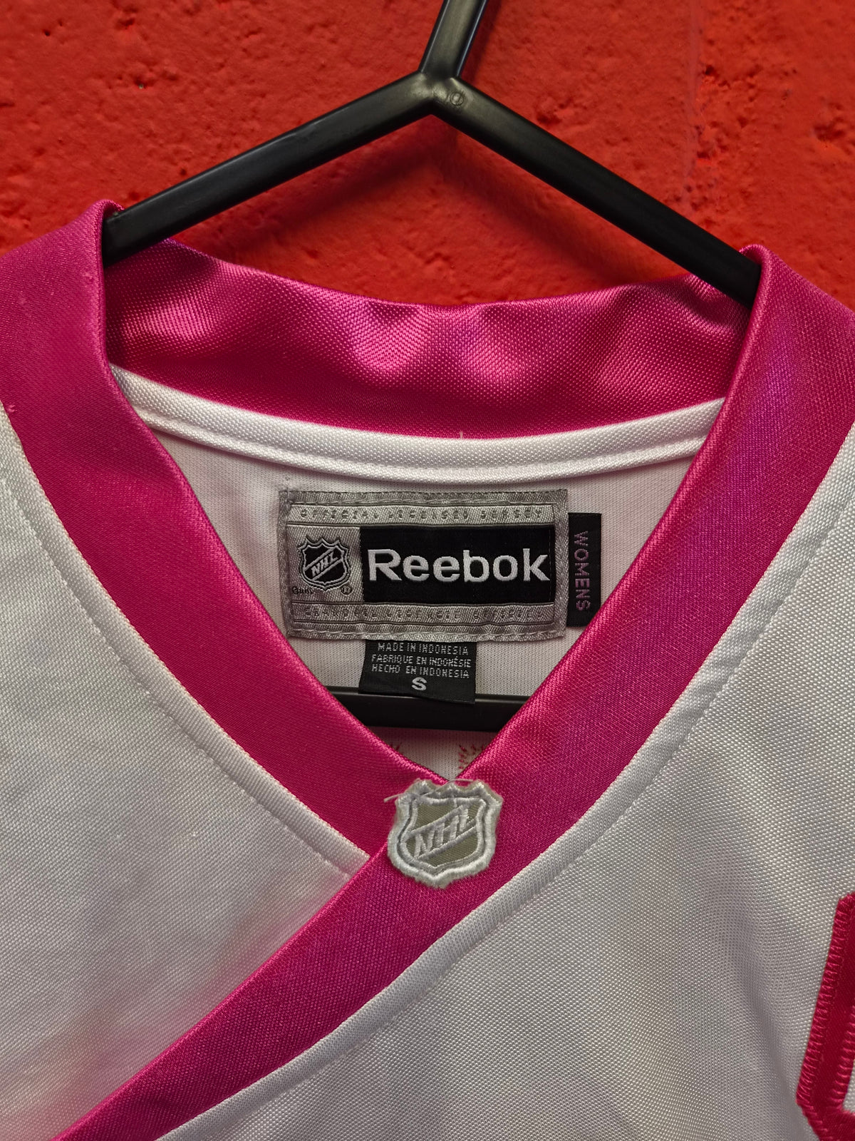 Women's Reebok Philadelphia Flyers NHL Jersey, #18 Richards, White/Pink, Size Small