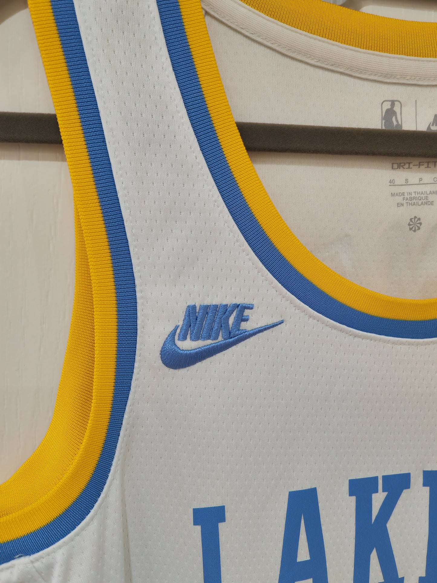 Nike Los Angeles Lakers NBA Classic Edition Jersey, #6 James, White, Size Small
