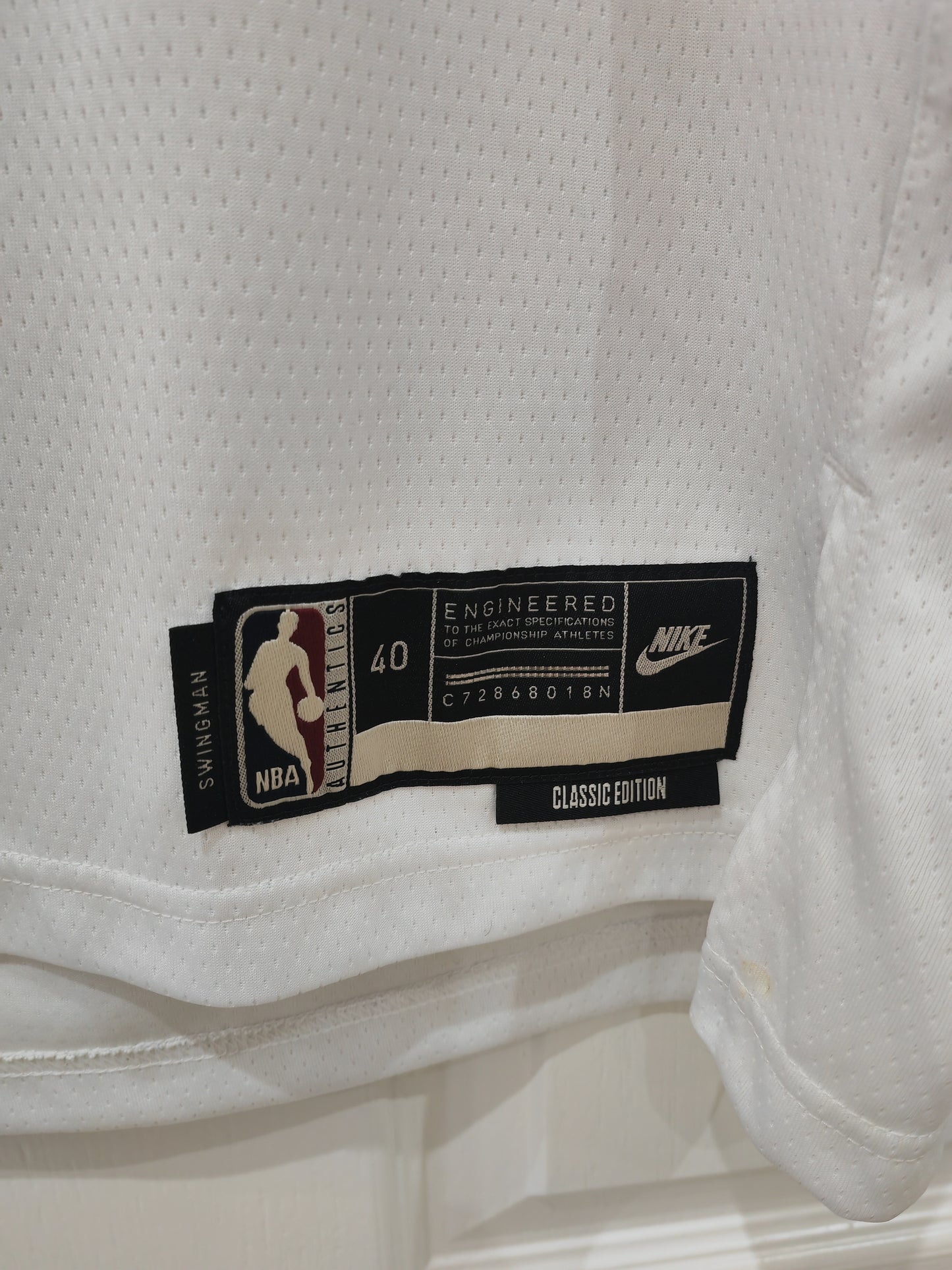 Nike Los Angeles Lakers NBA Classic Edition Jersey, #6 James, White, Size Small