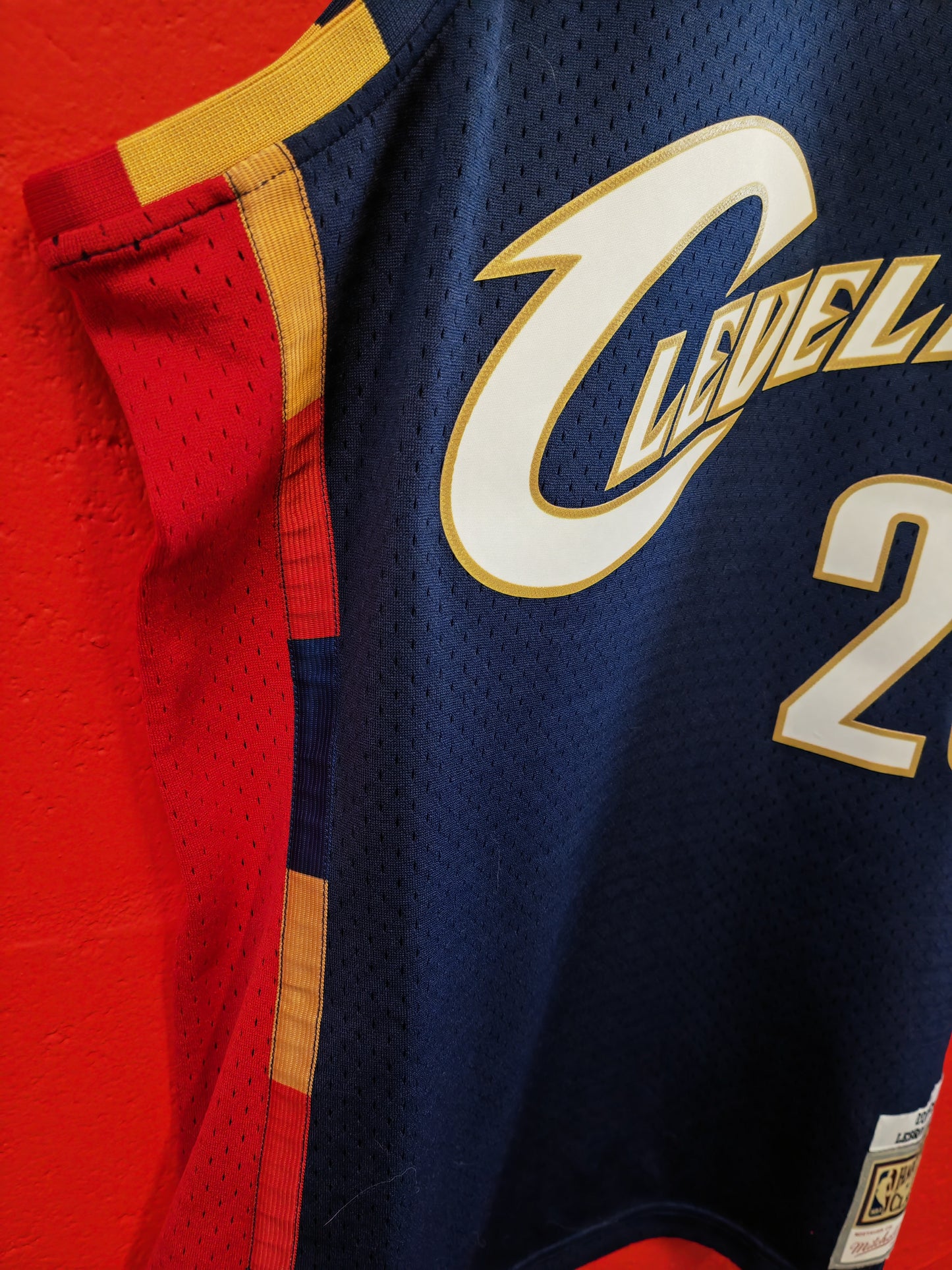 Mitchell & Ness Cleveland Cavaliers 2008-09 Jersey, #23 James, Navy Blue, Size Large