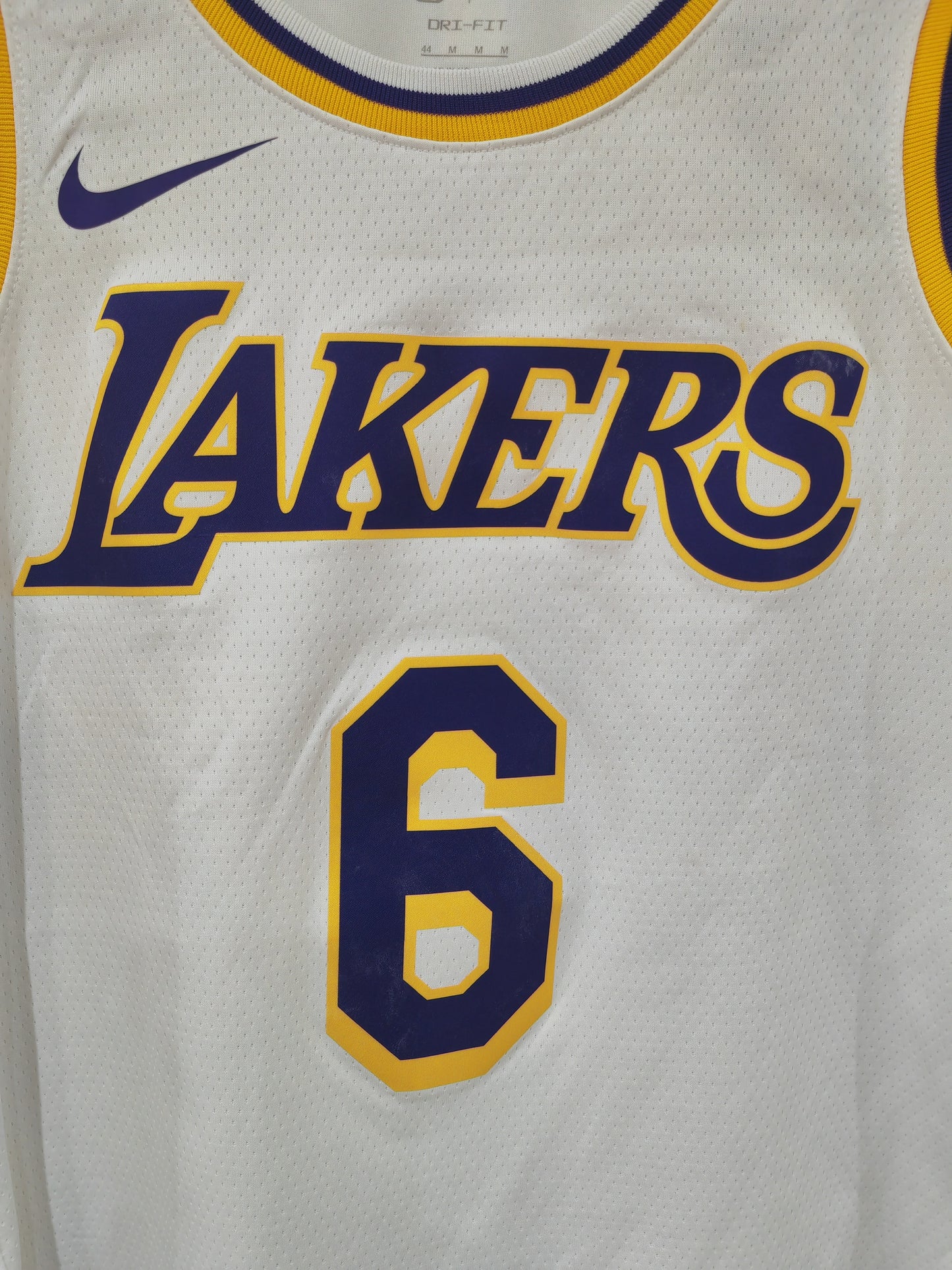 Nike Los Angeles Lakers Association Edition Jersey, #6 James, White, Size Medium