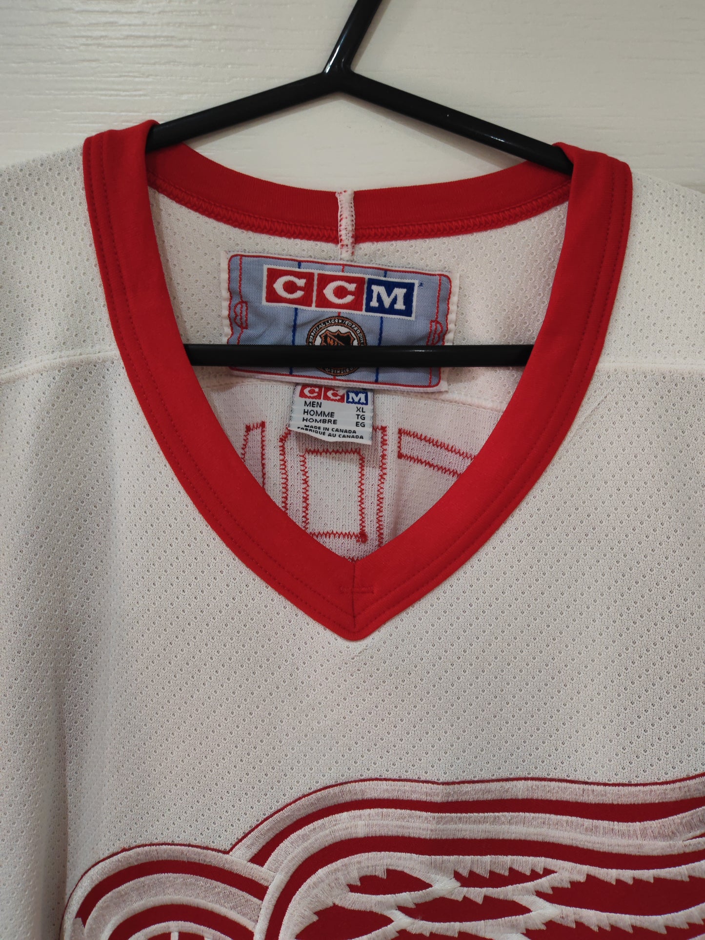 CCM Detroit Red Wings NHL Jersey, #19 Yzerman, White, Size XL
