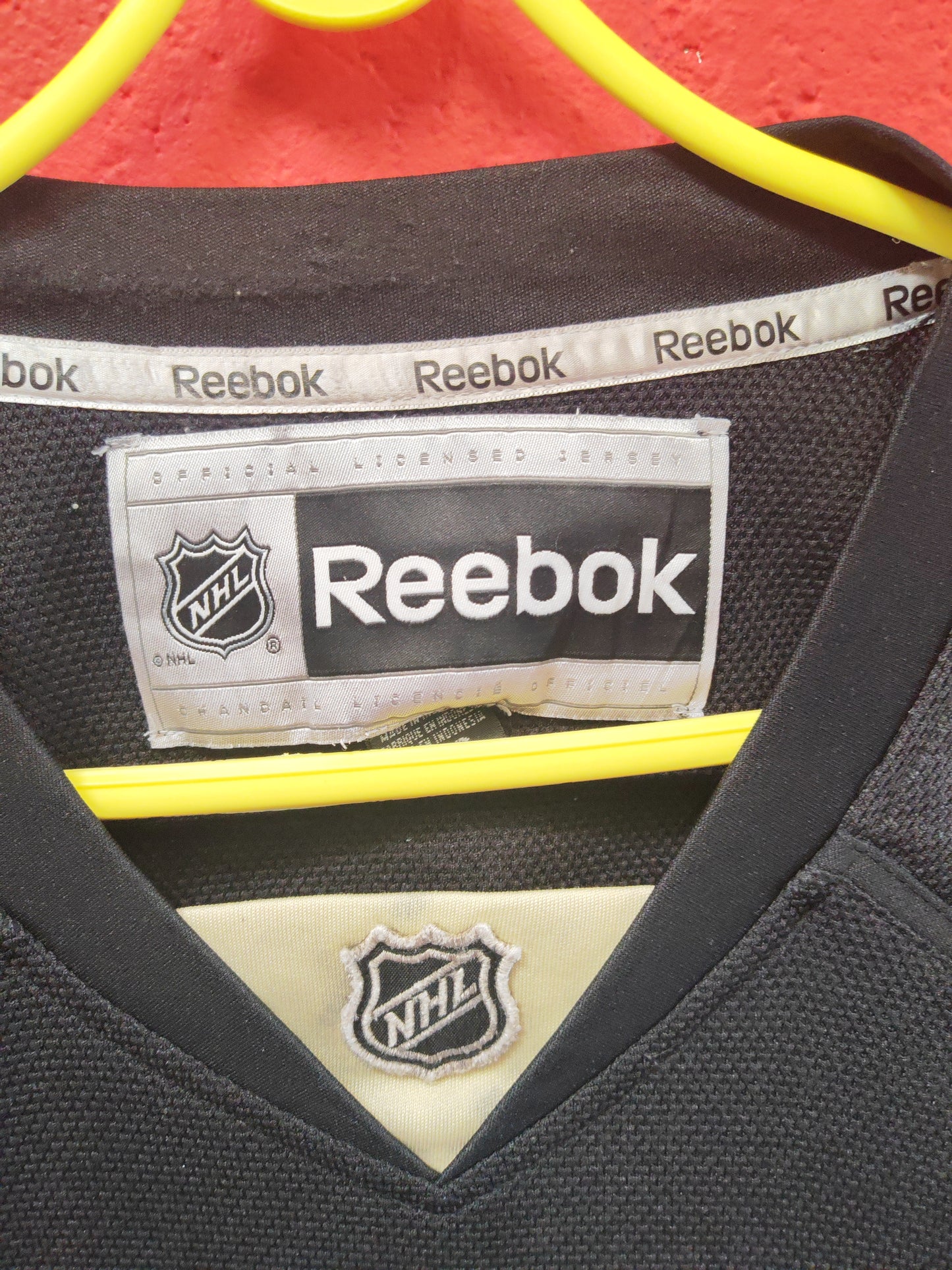 Reebok Pittsburgh Penguins NHL Jersey, #18 Neal. Black, Size Large