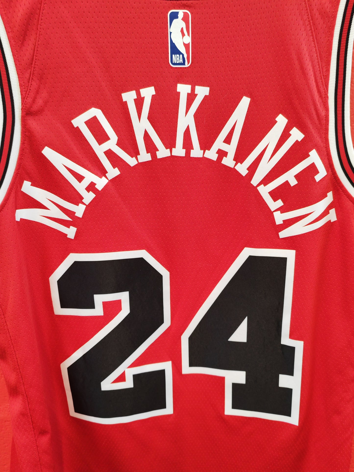 Nike Chicago Bulls NBA Swingman Jersey, #24 Markkanen, Red, Size Medium