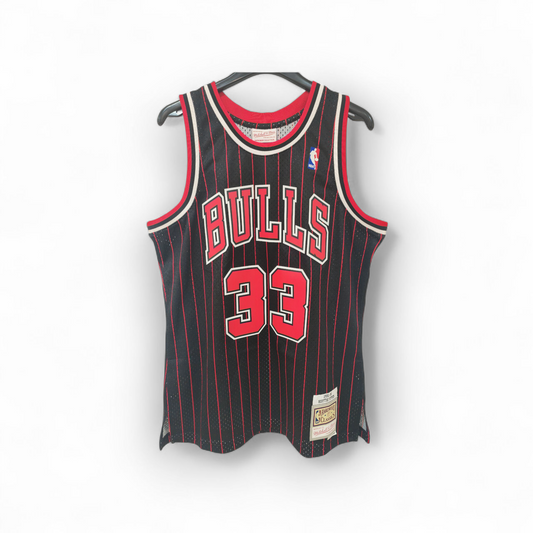 Mitchell & Ness Chicago Bulls 1995/96 Jersey, #33 Pippen, Black, Size Medium