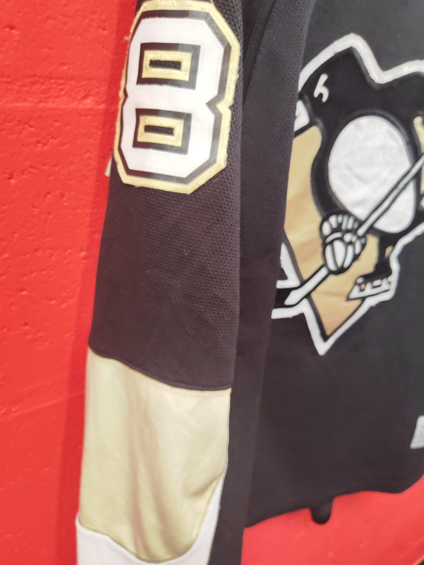 Reebok Pittsburgh Penguins NHL Jersey, #18 Neal. Black, Size Large