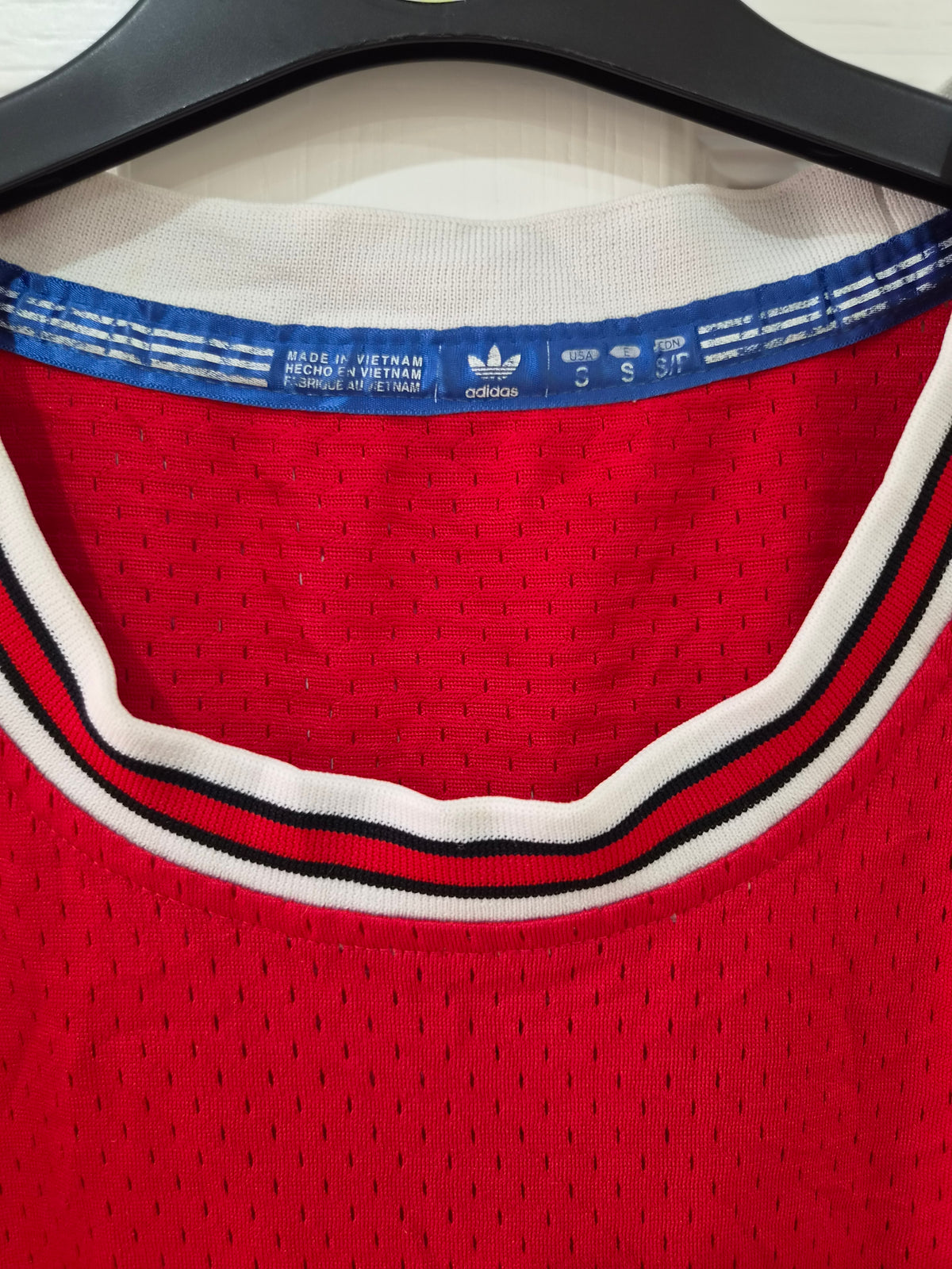 Adidas Hardwood Classics Chicago Bulls NBA Jersey, #33 Pippen, Red, Size Small+2 Length