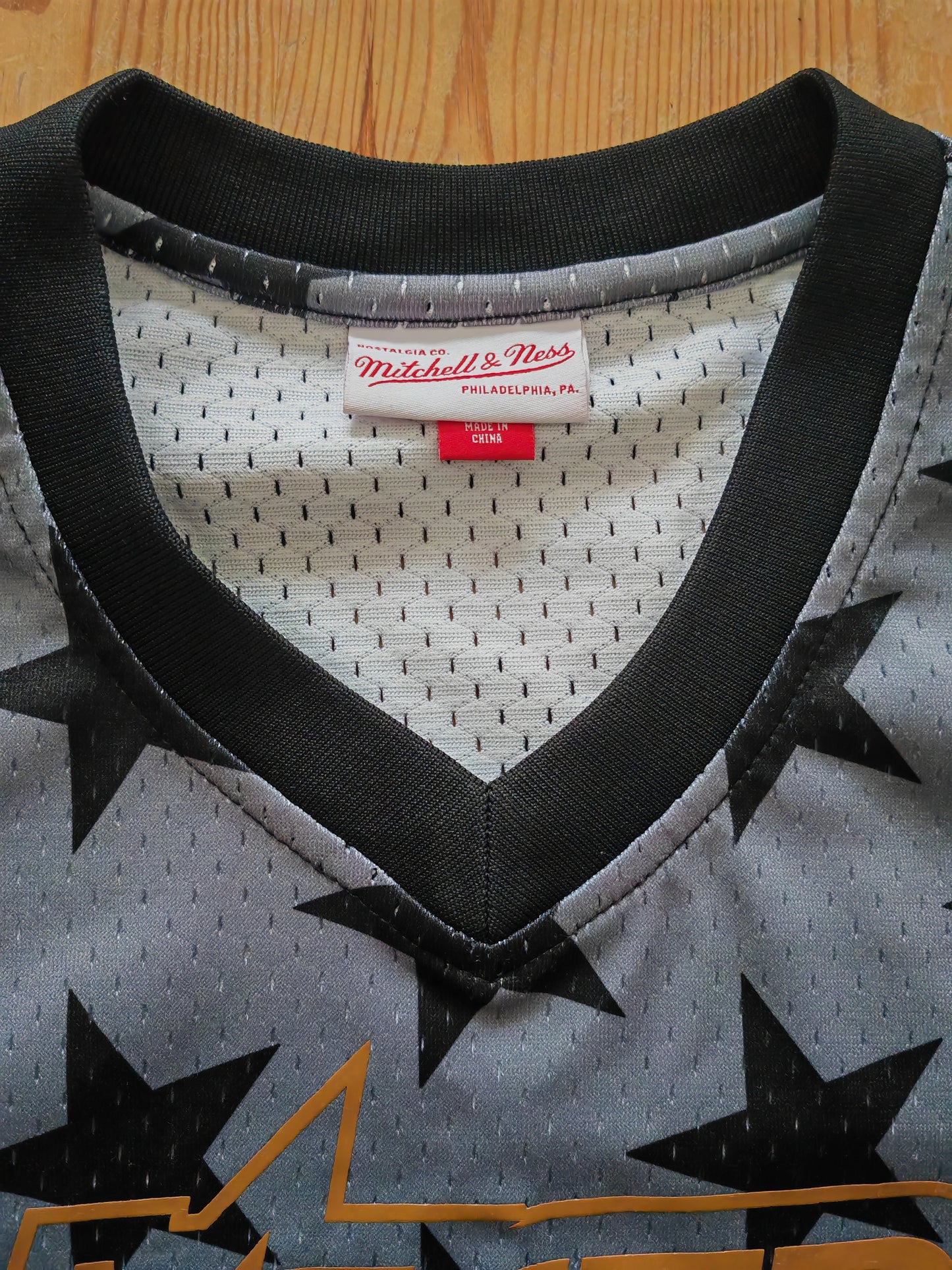 Mitchell & Ness Philadelphia 76ers NBA Star Patterned T Shirt, Grey/Black, Medium