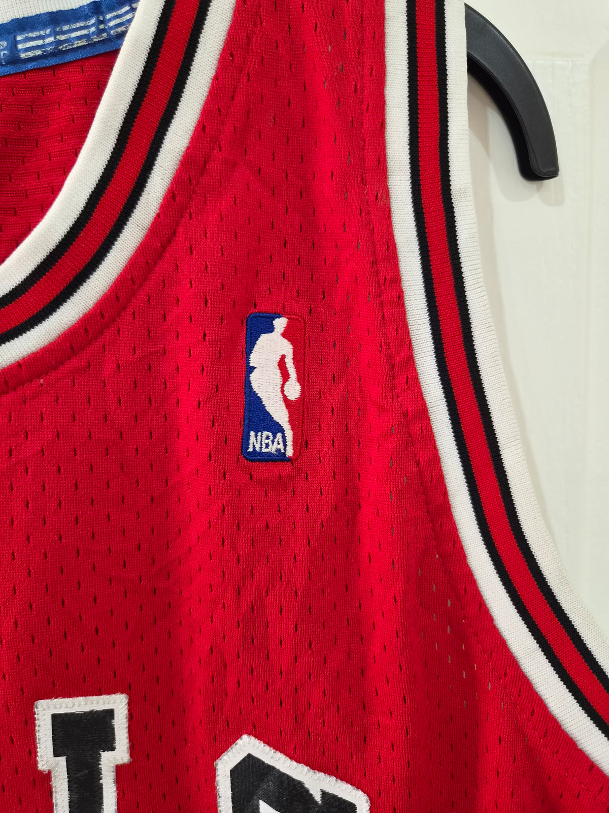 Adidas Hardwood Classics Chicago Bulls NBA Jersey, #33 Pippen, Red, Size Small+2 Length