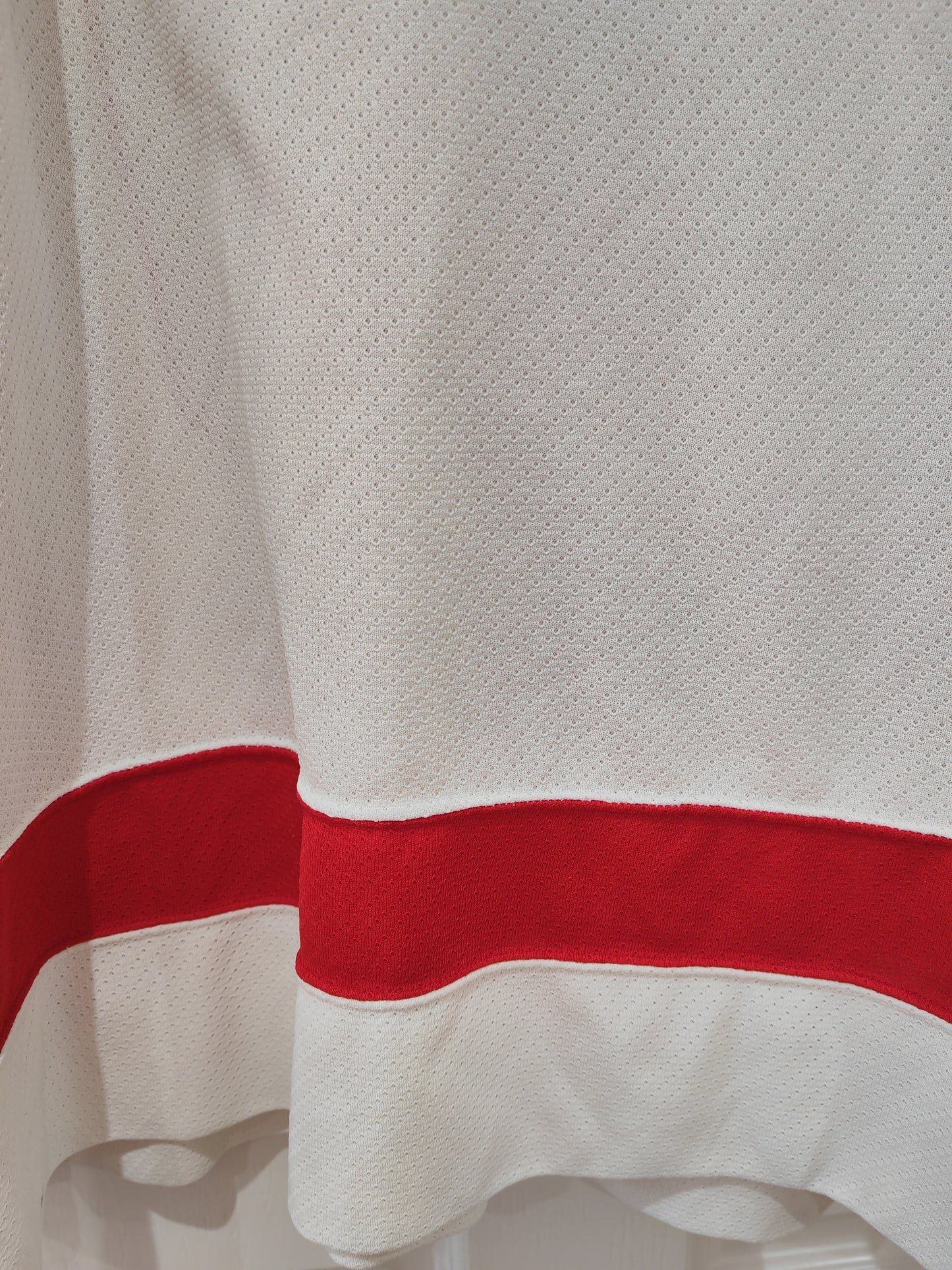 CCM Detroit Red Wings NHL Jersey, #19 Yzerman, White, Size XL