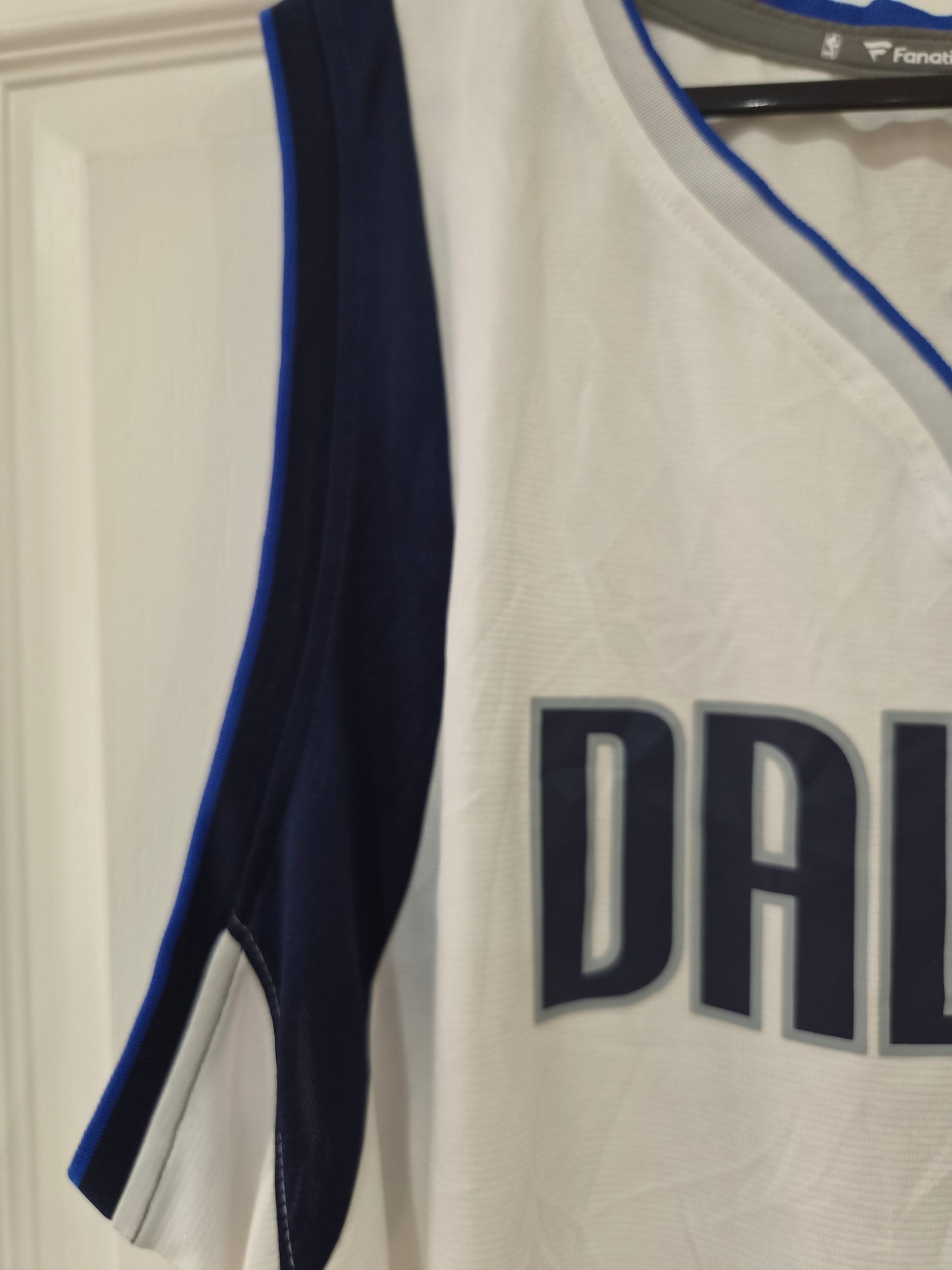Fanatics Dallas Mavericks NBA Jersey, #77 Doncic, White, Size XL