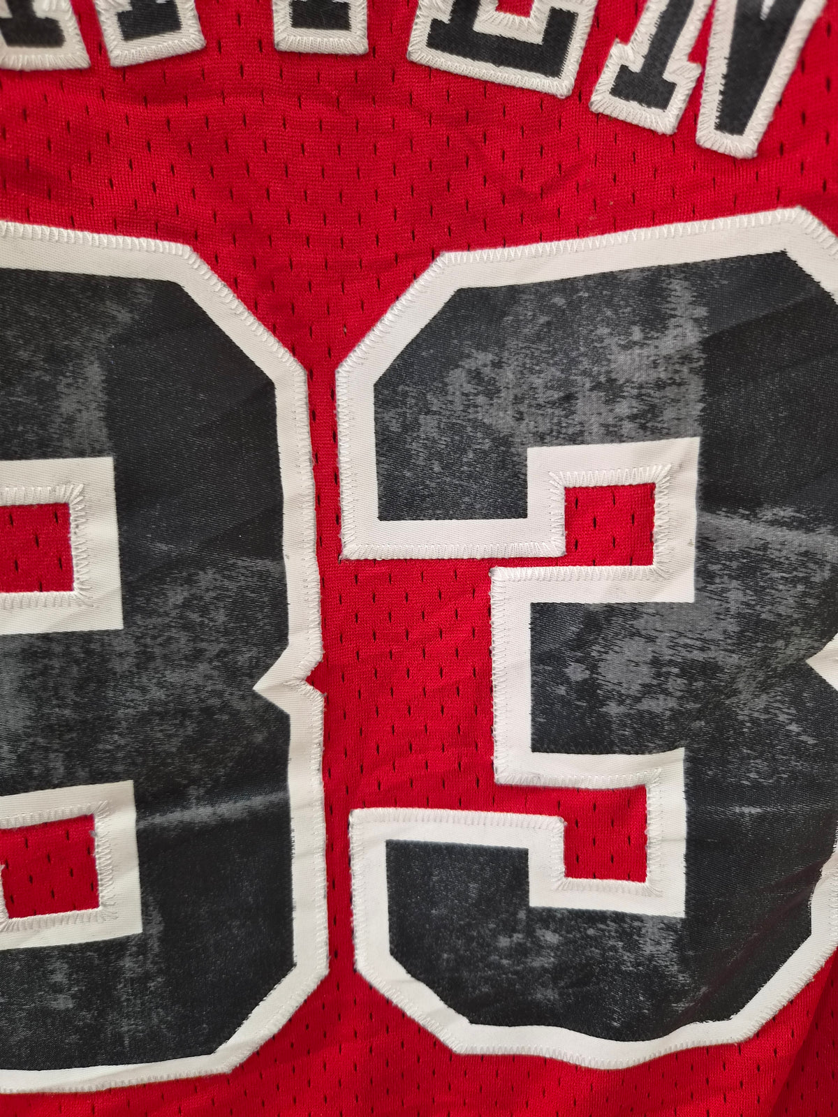 Adidas Hardwood Classics Chicago Bulls NBA Jersey, #33 Pippen, Red, Size Small+2 Length